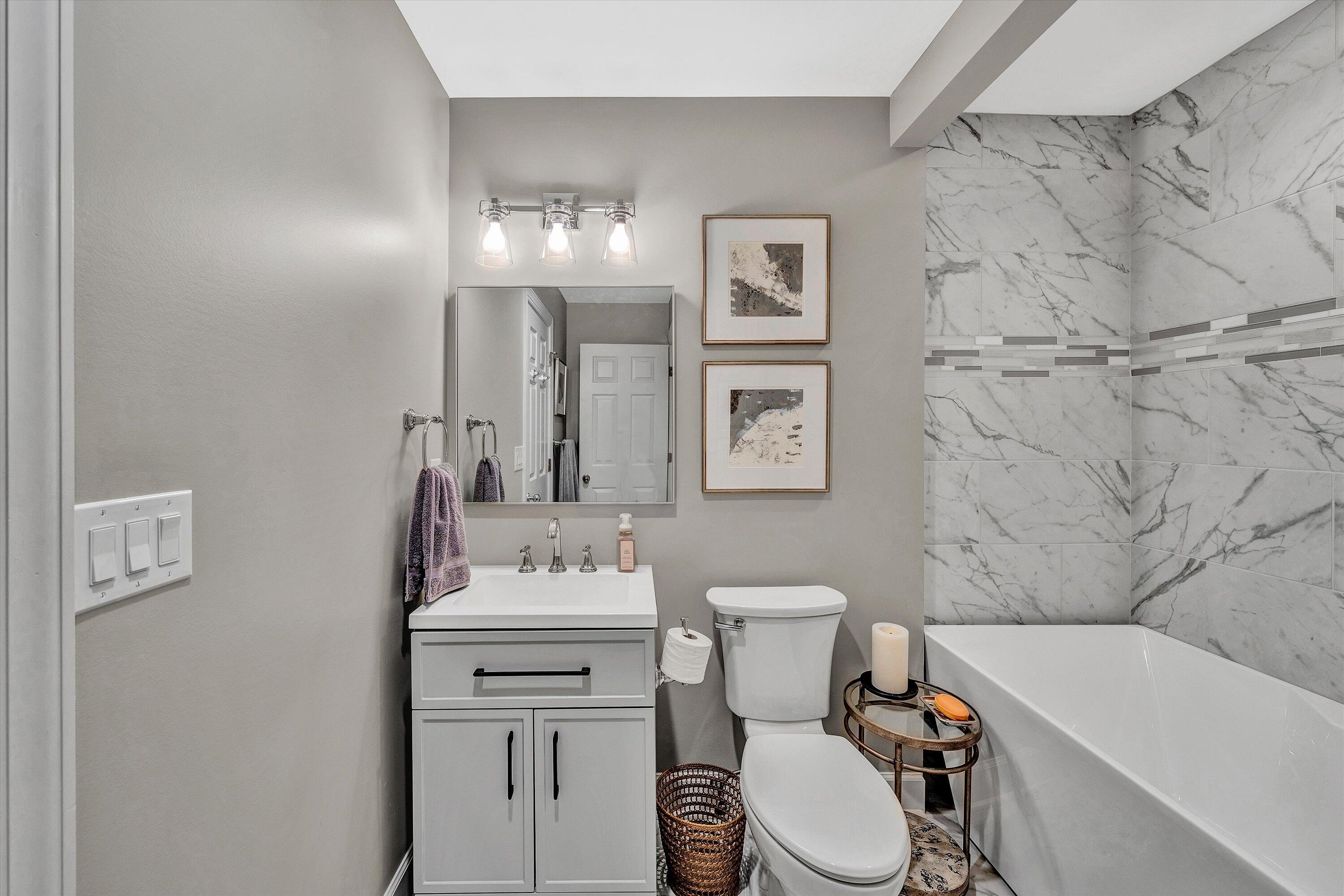 216 Island Green DR Unit: 11