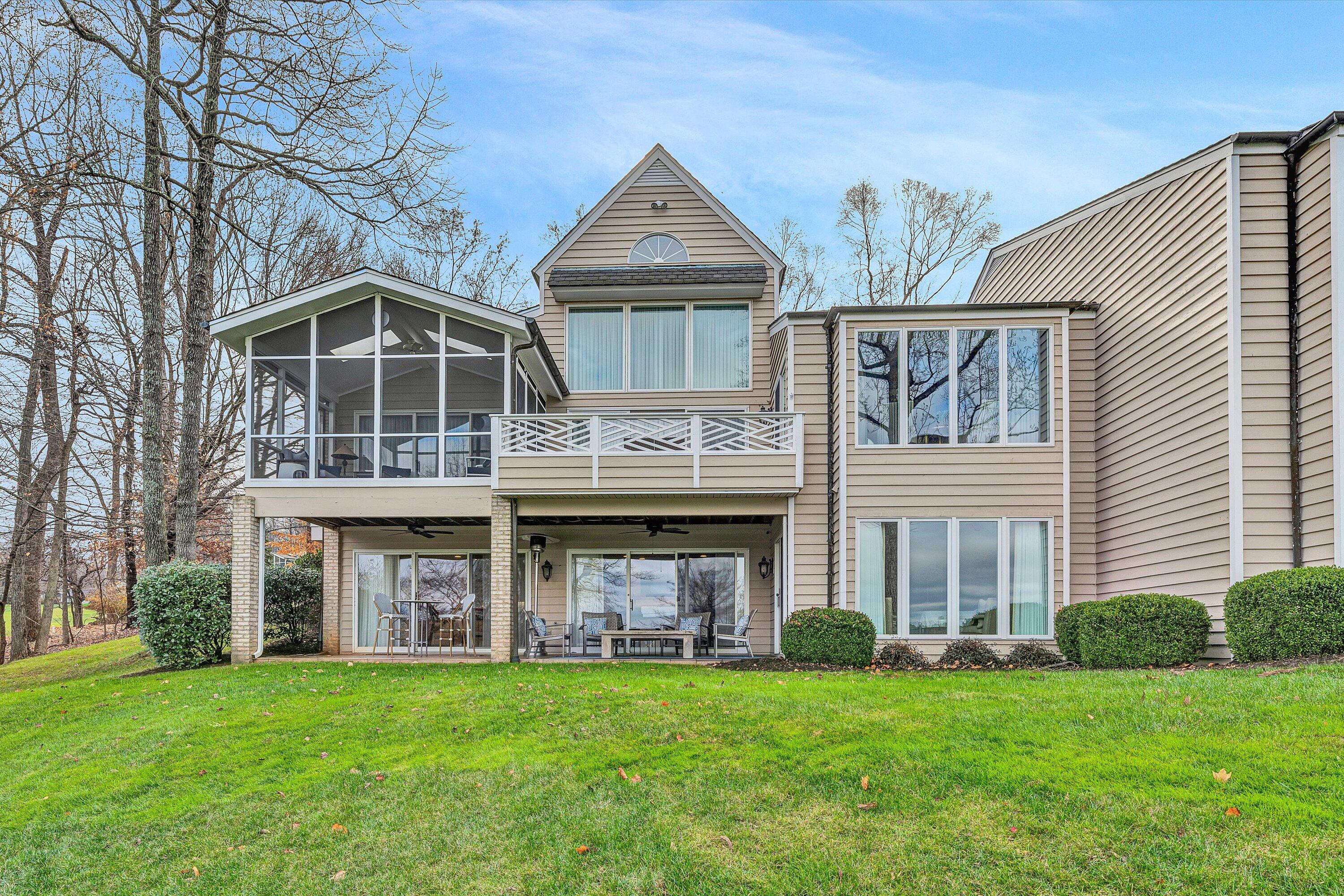216 Island Green DR Unit: 11