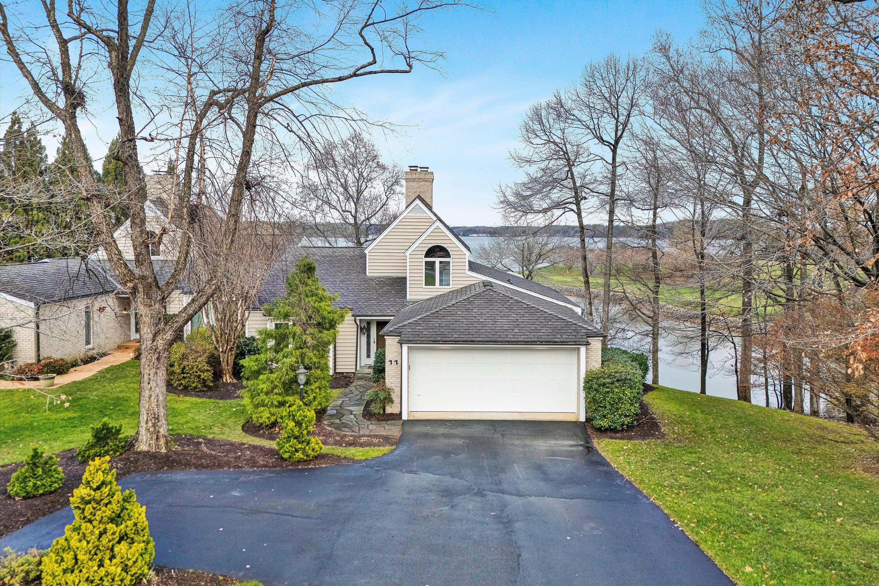 216 Island Green DR Unit: 11