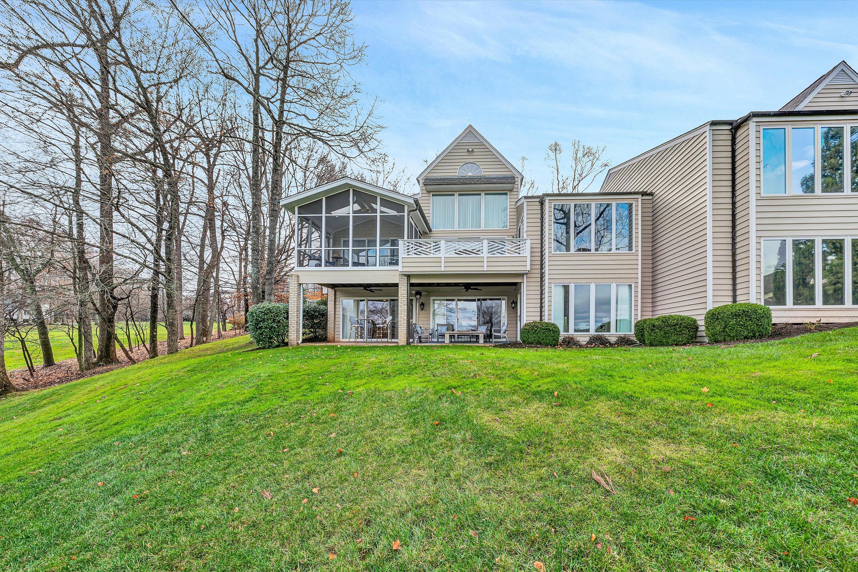 216 Island Green DR Unit: 11