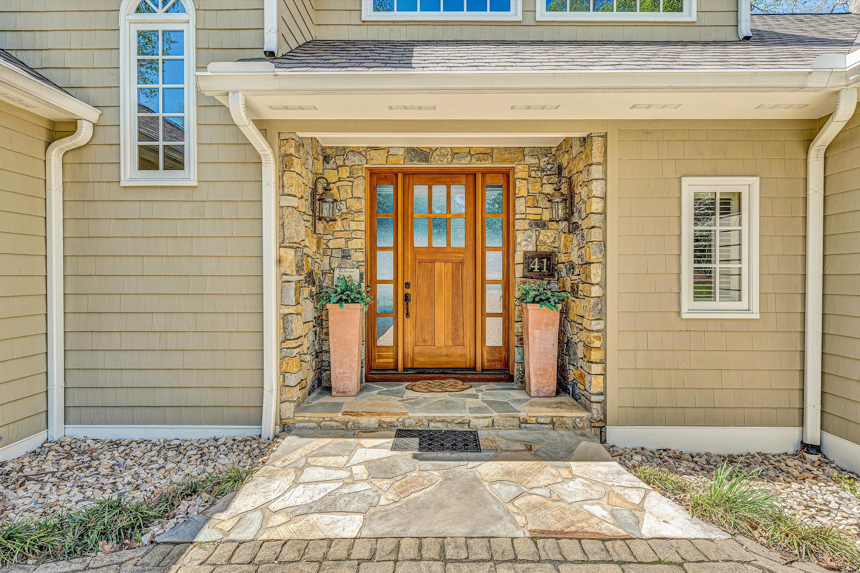 41 Windy Hill CIR