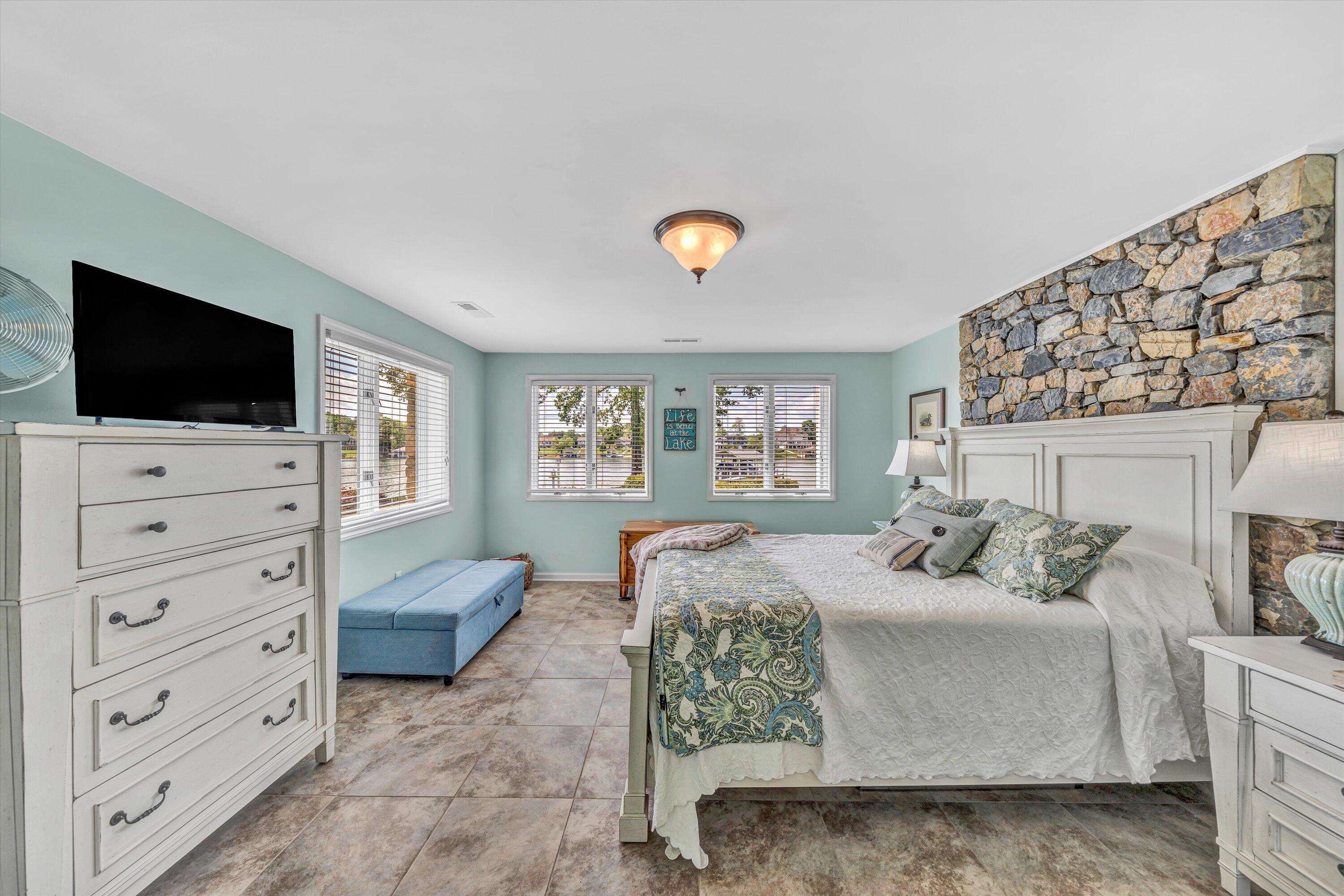 60 Sandpiper CIR
