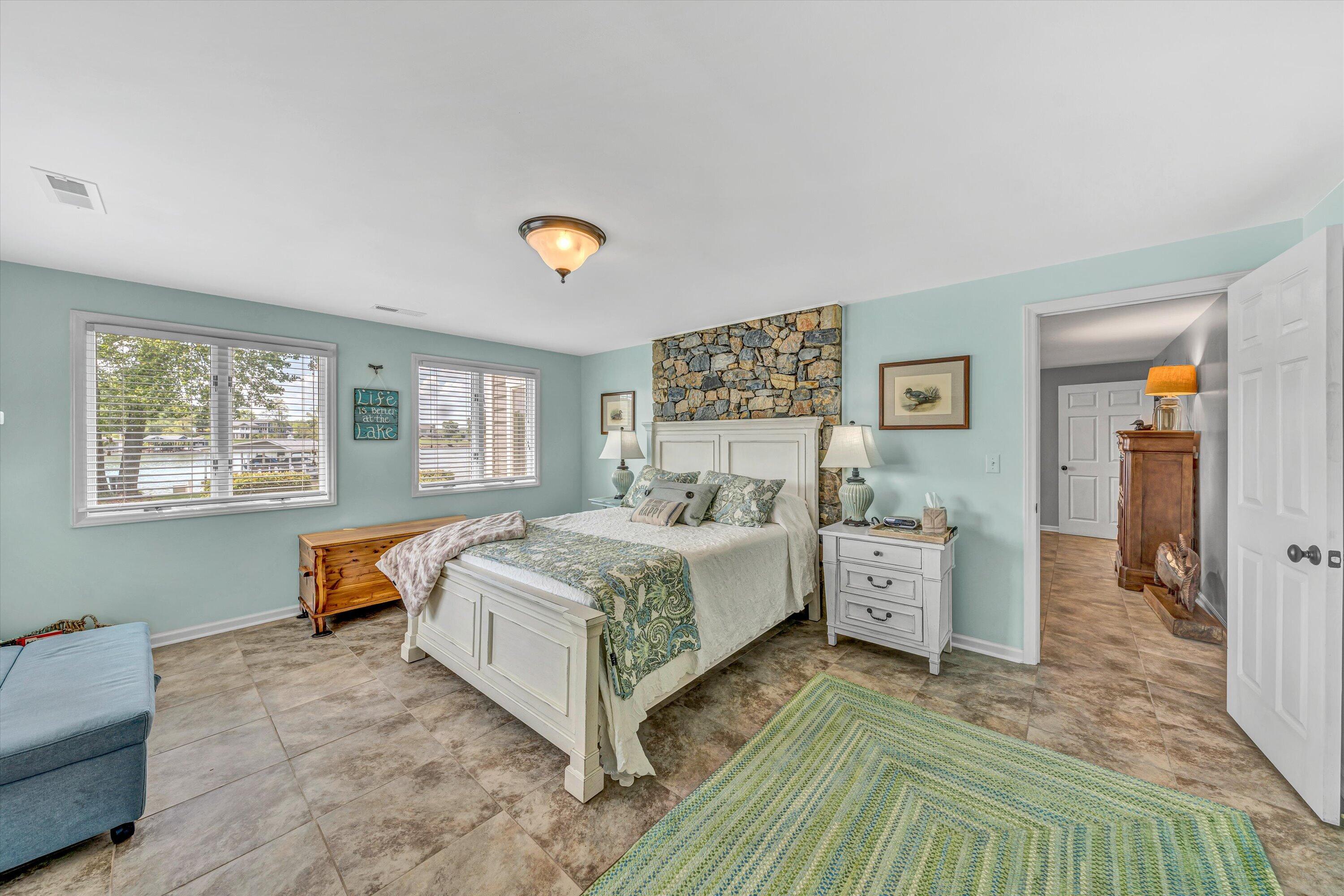 60 Sandpiper CIR