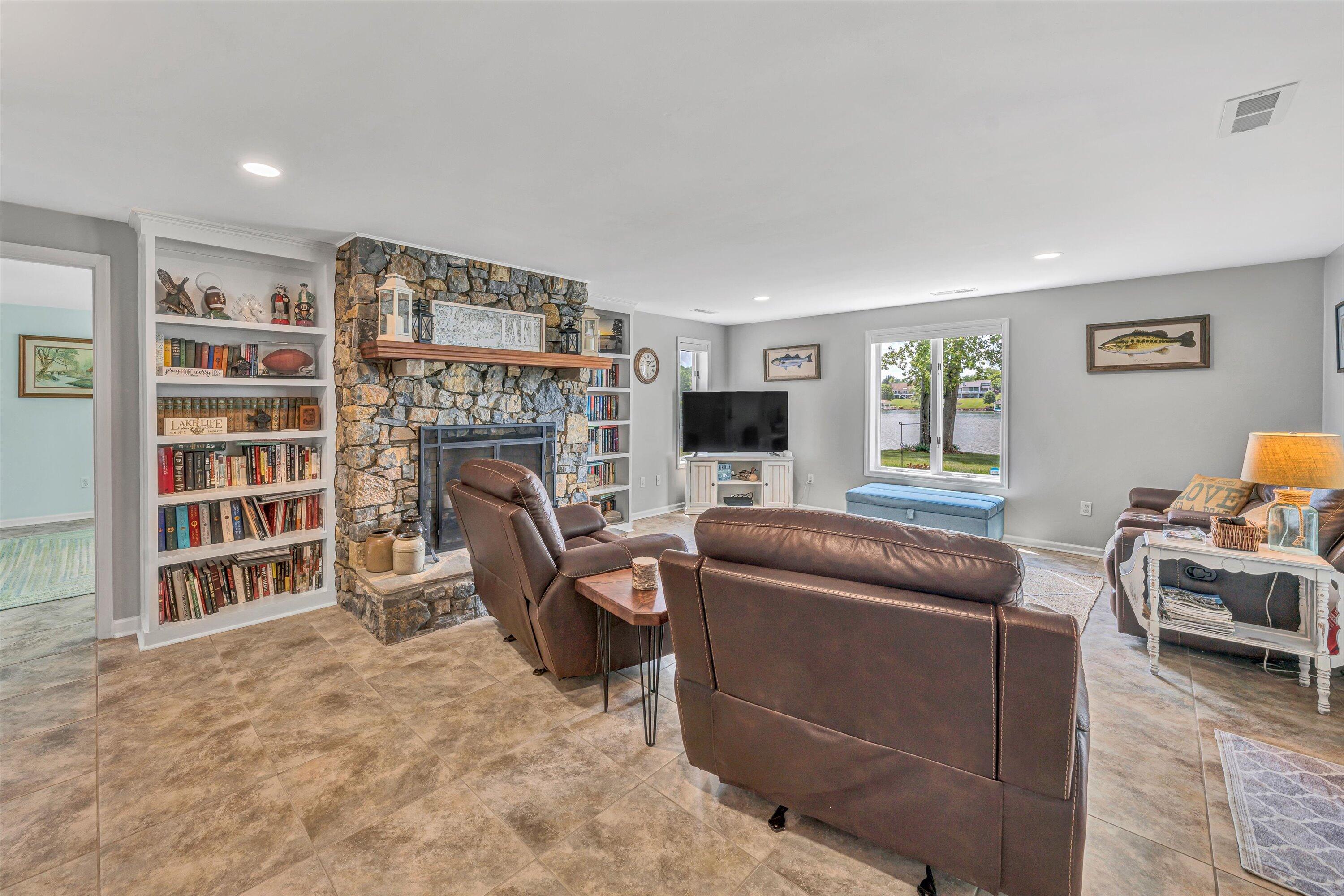 60 Sandpiper CIR