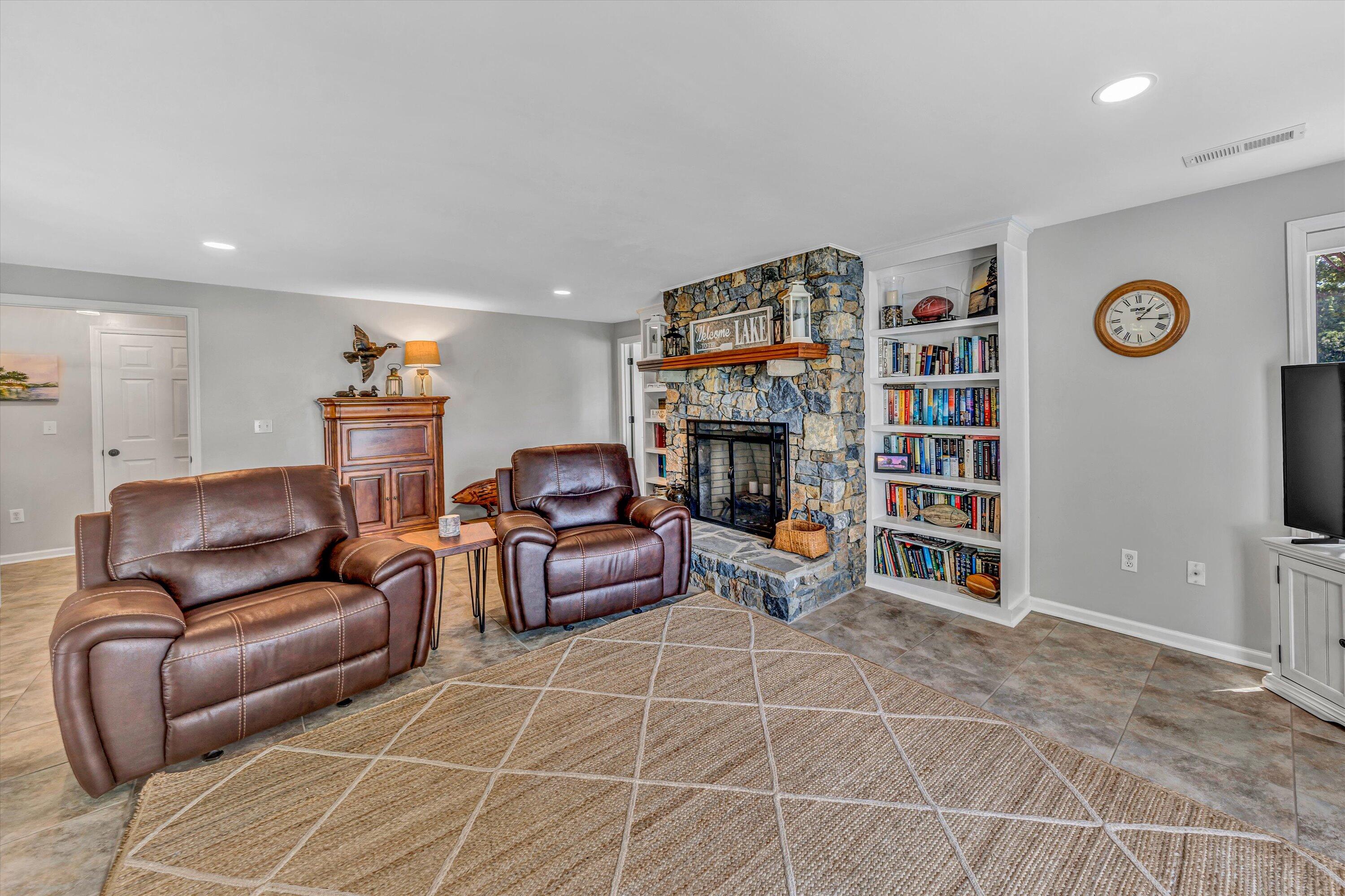 60 Sandpiper CIR