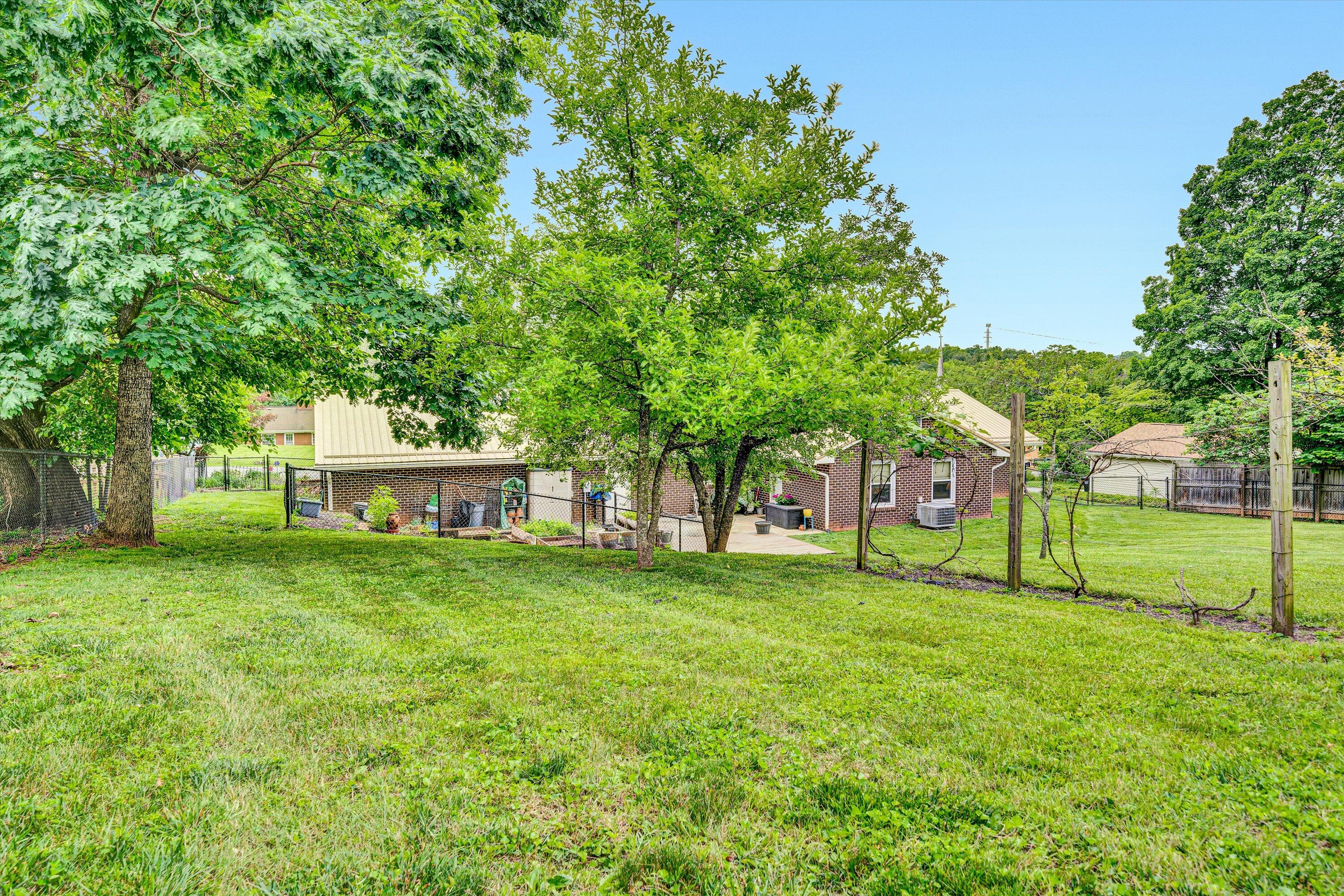 3643 Larson LN