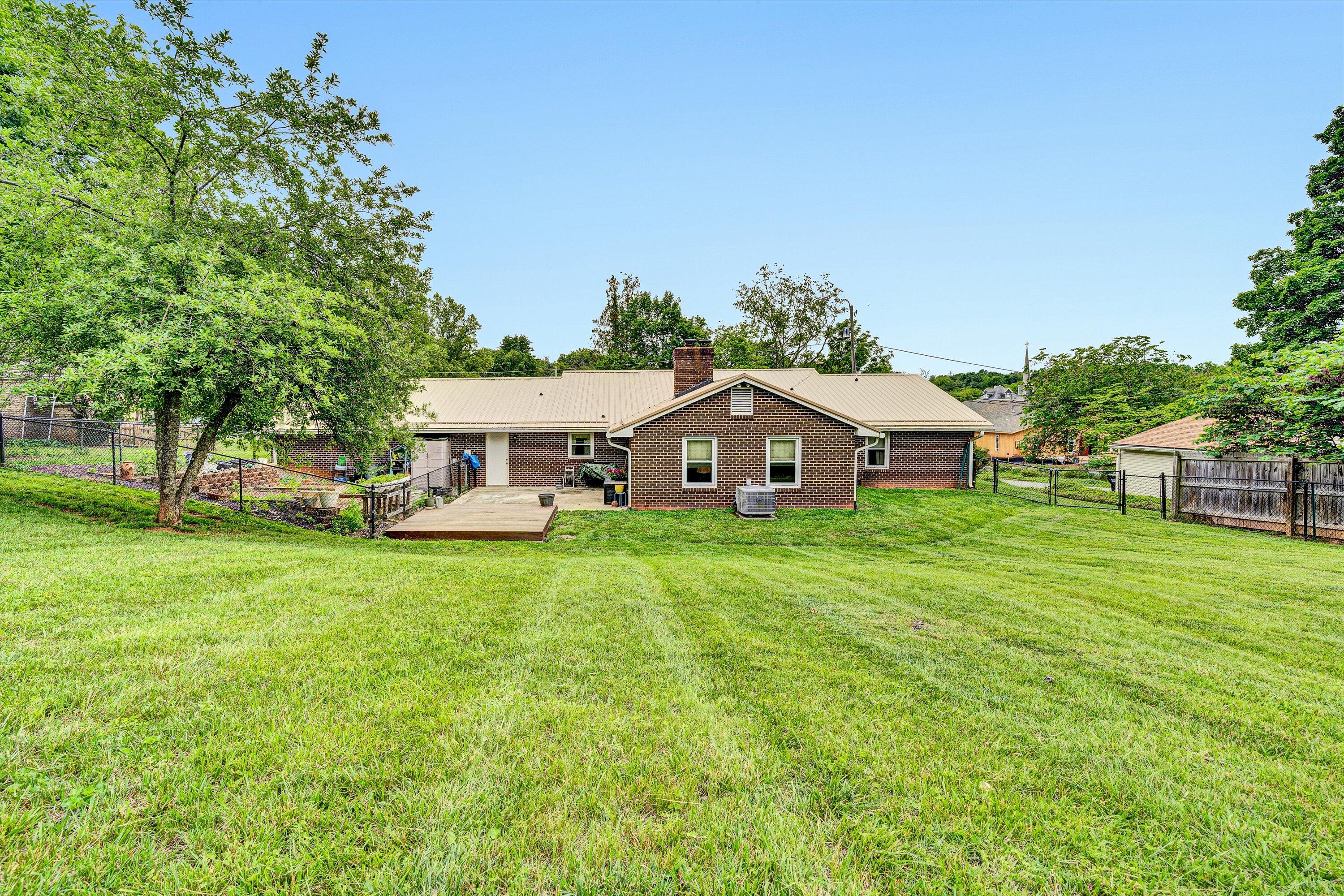 3643 Larson LN
