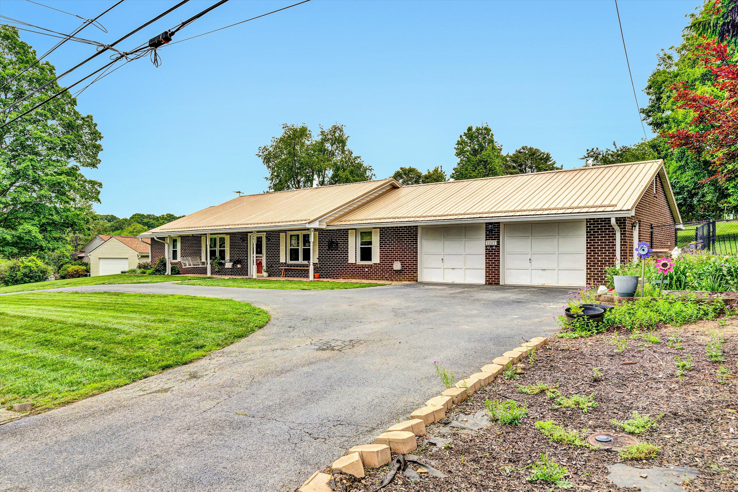 3643 Larson LN