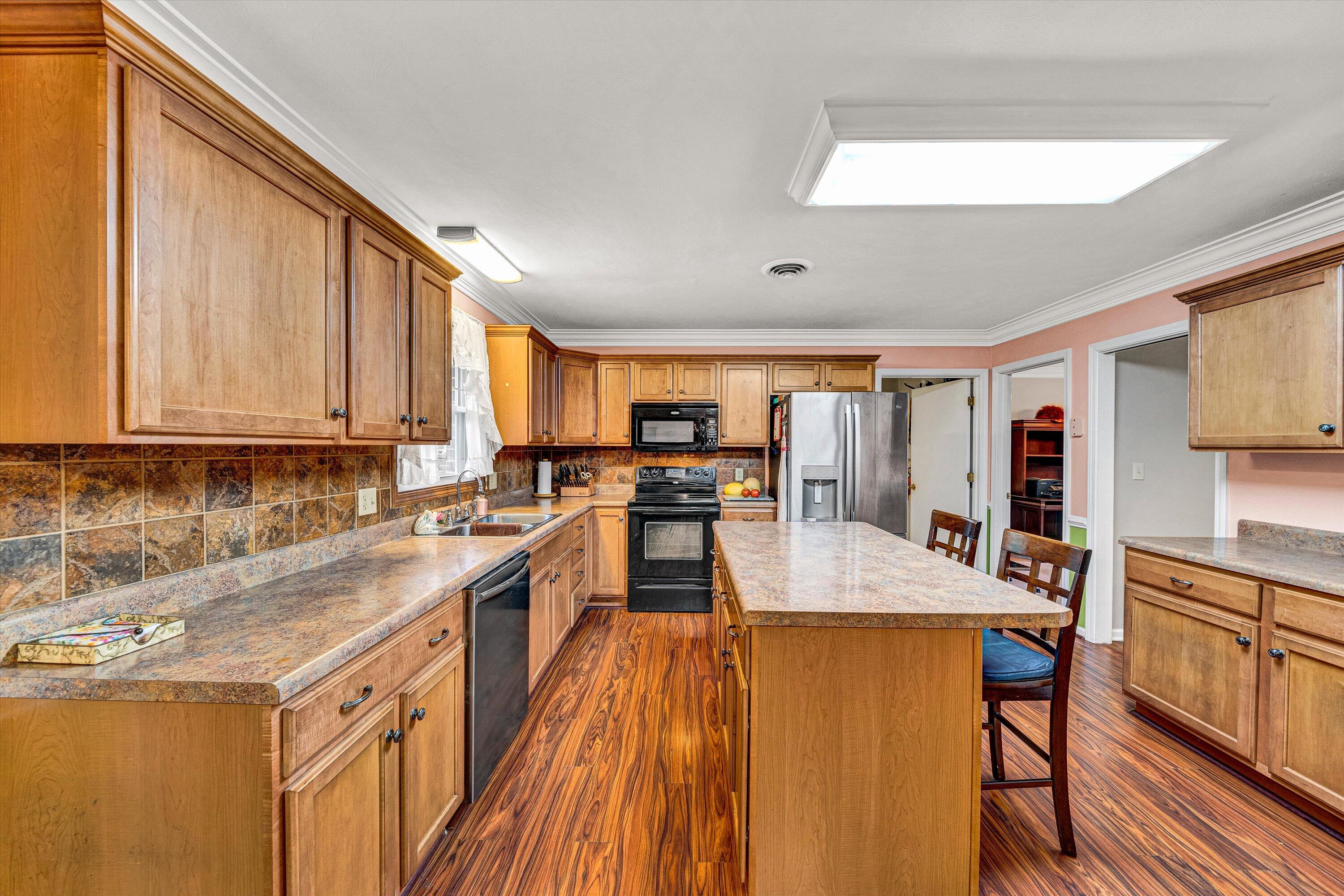 3643 Larson LN
