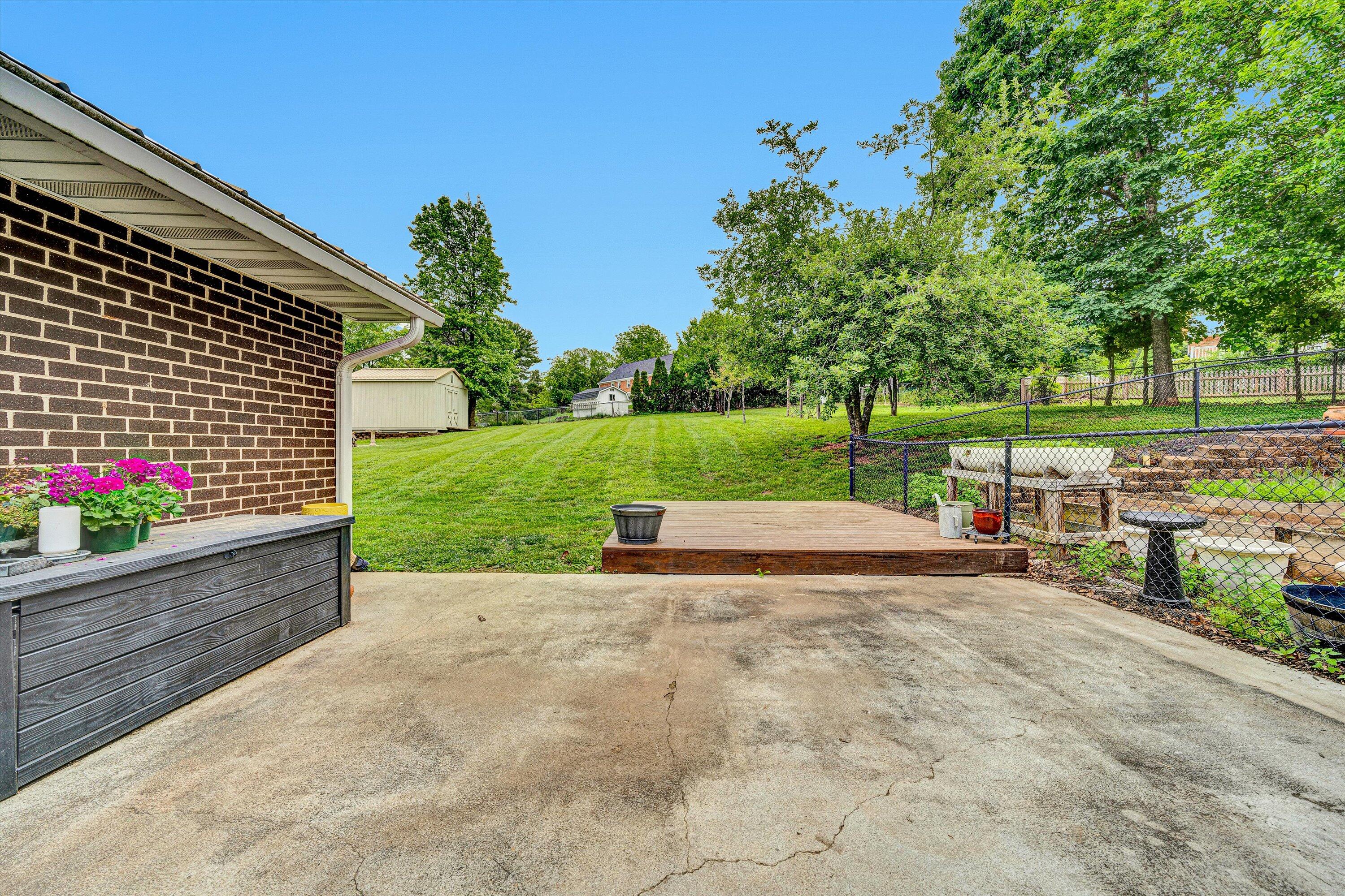 3643 Larson LN