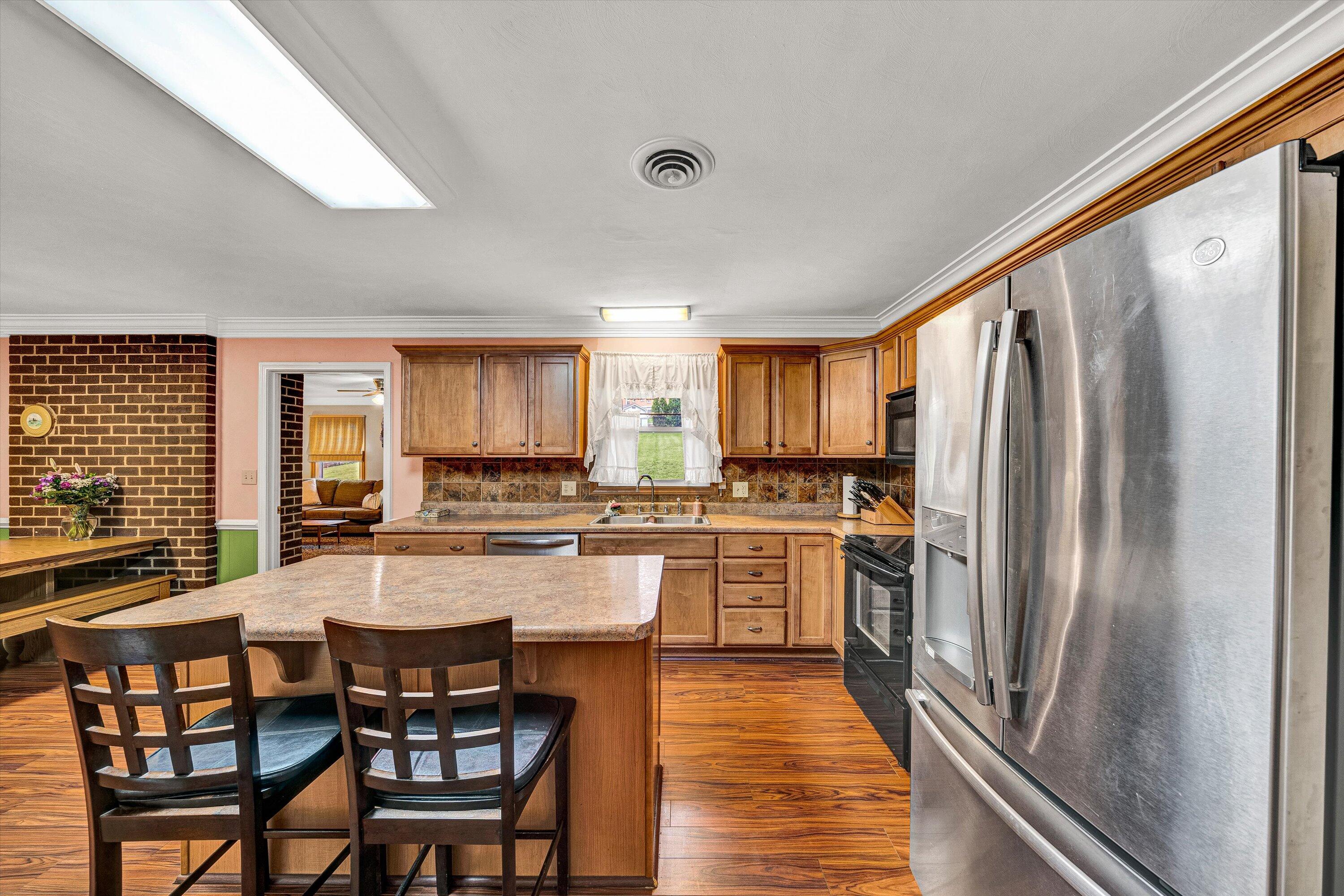 3643 Larson LN