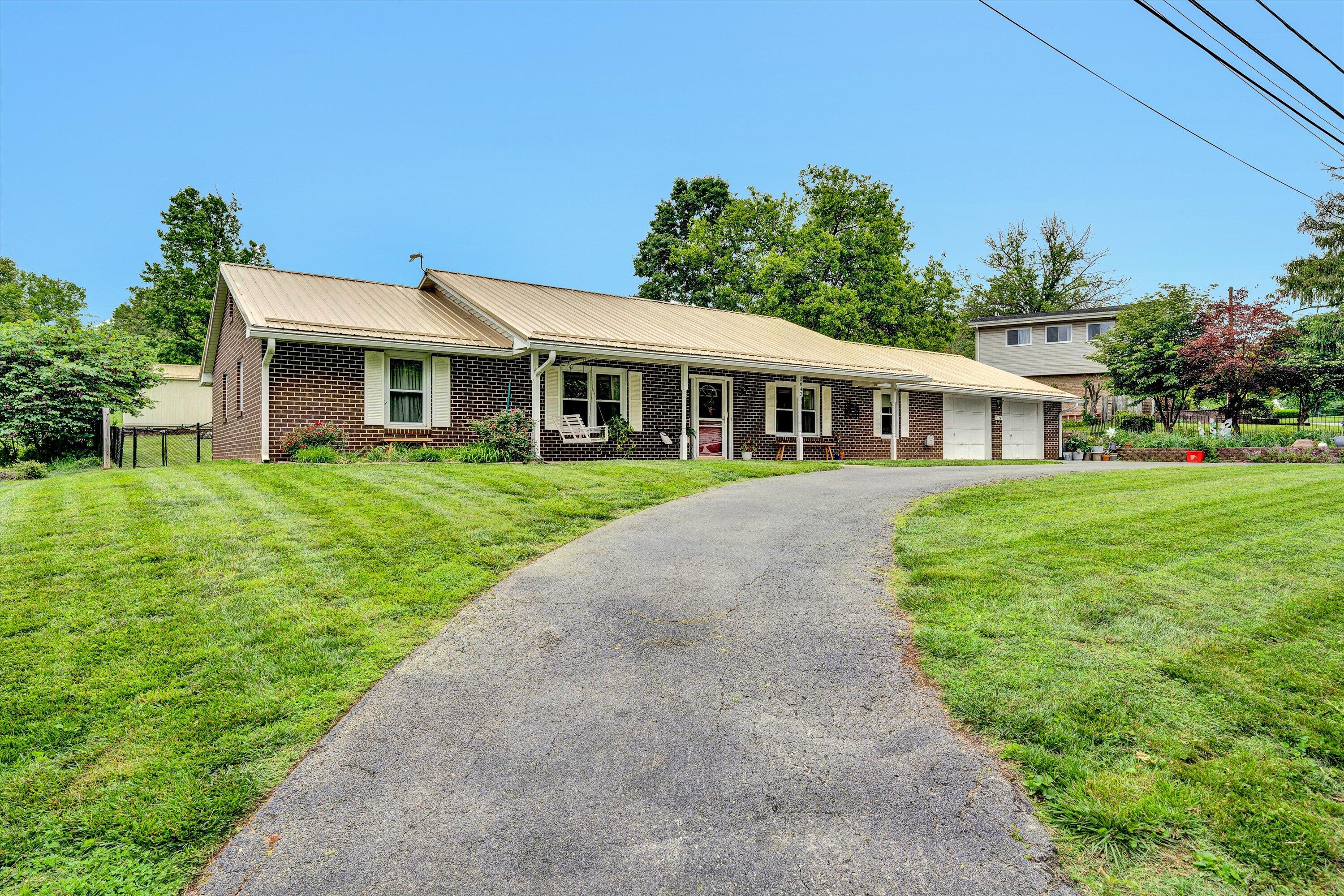 3643 Larson LN