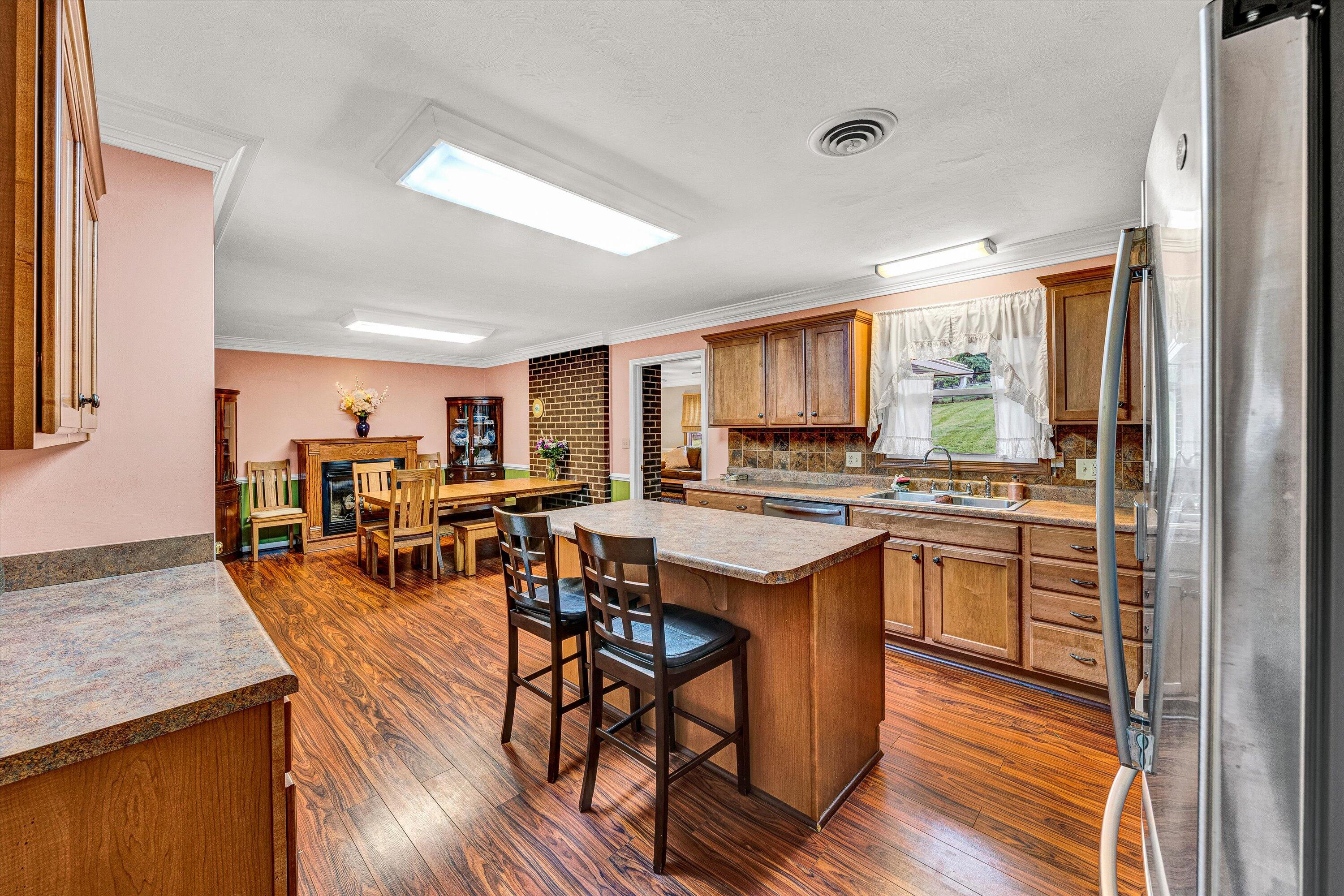 3643 Larson LN