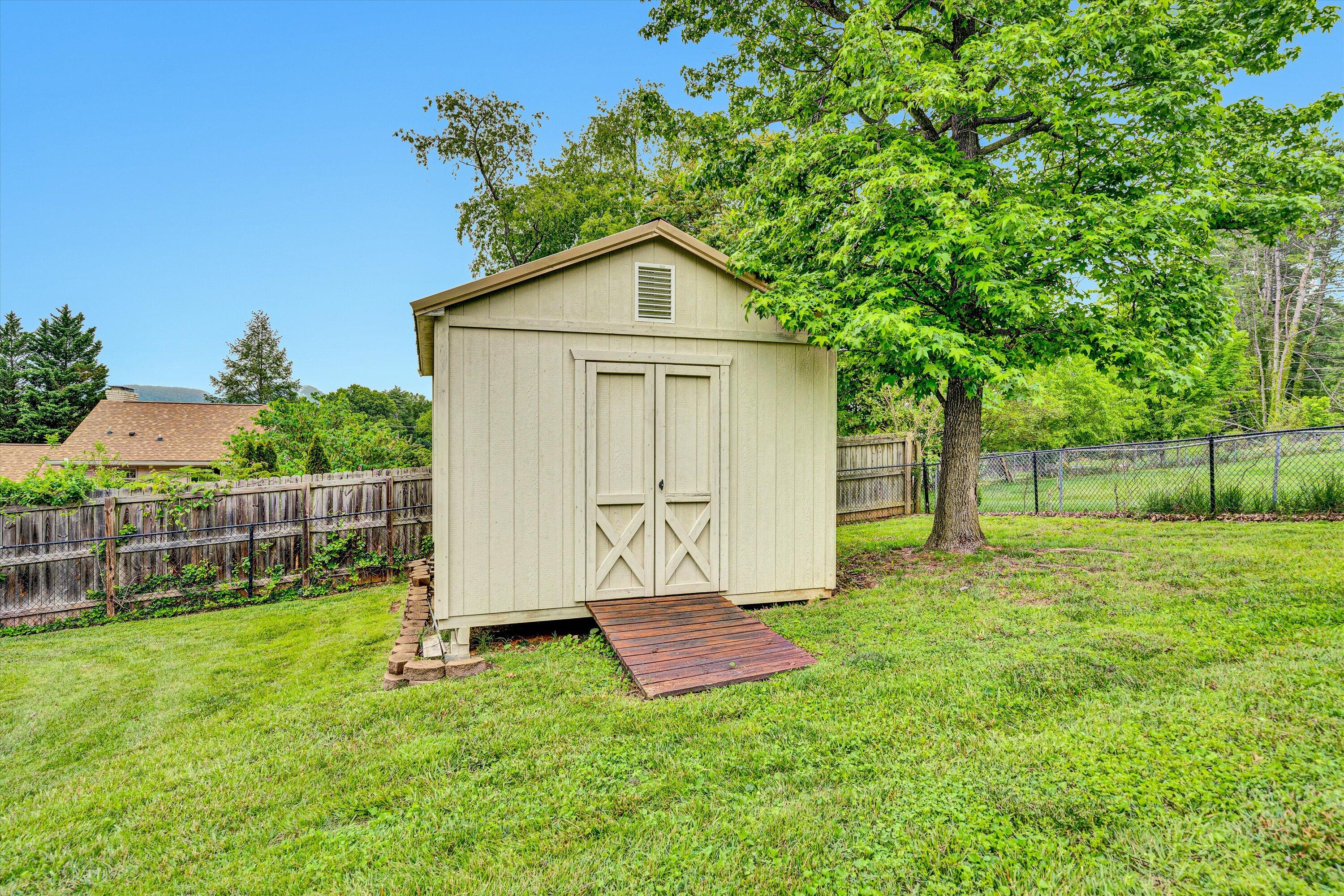 3643 Larson LN
