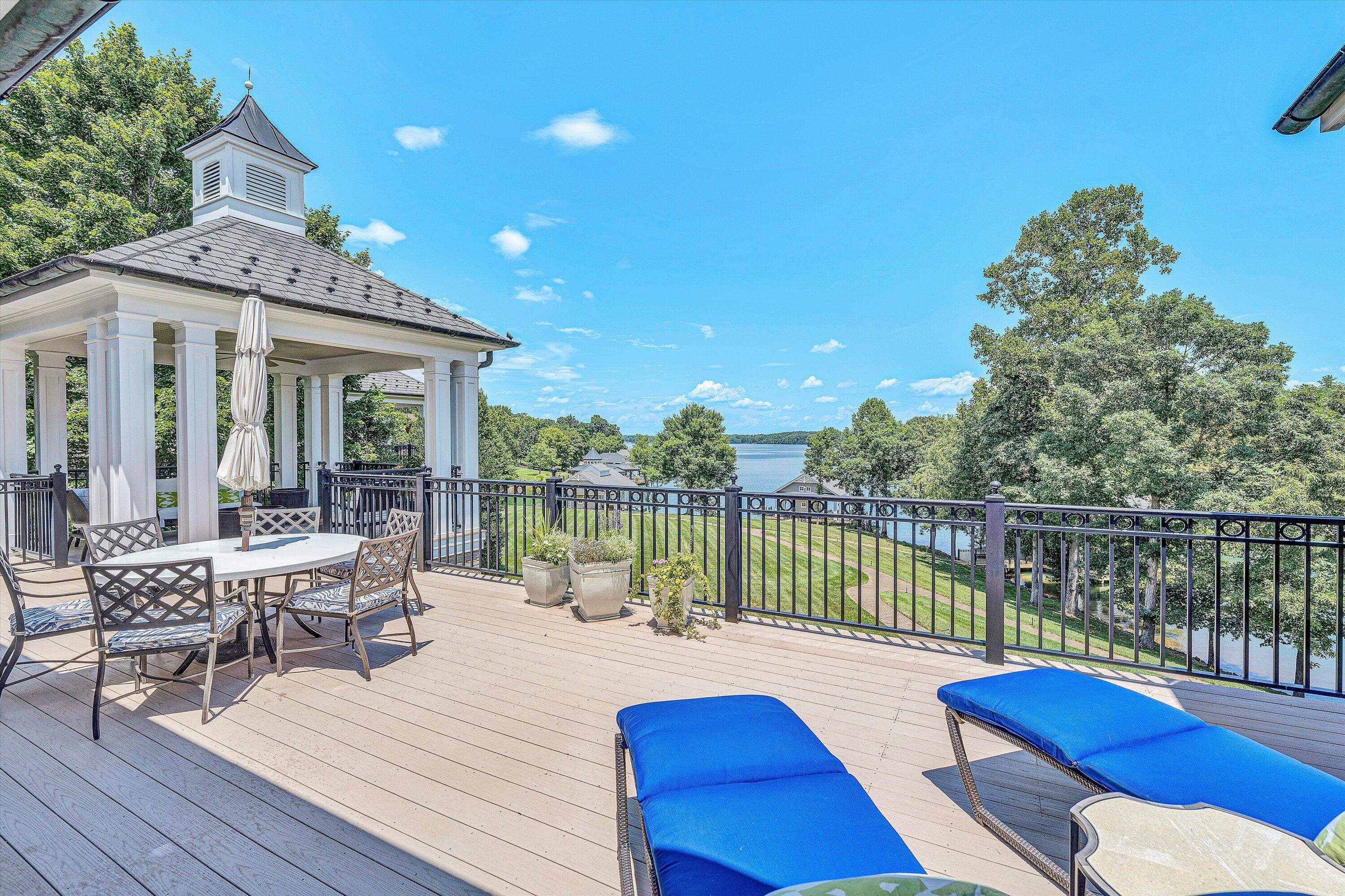 115 Grande Villa DR
