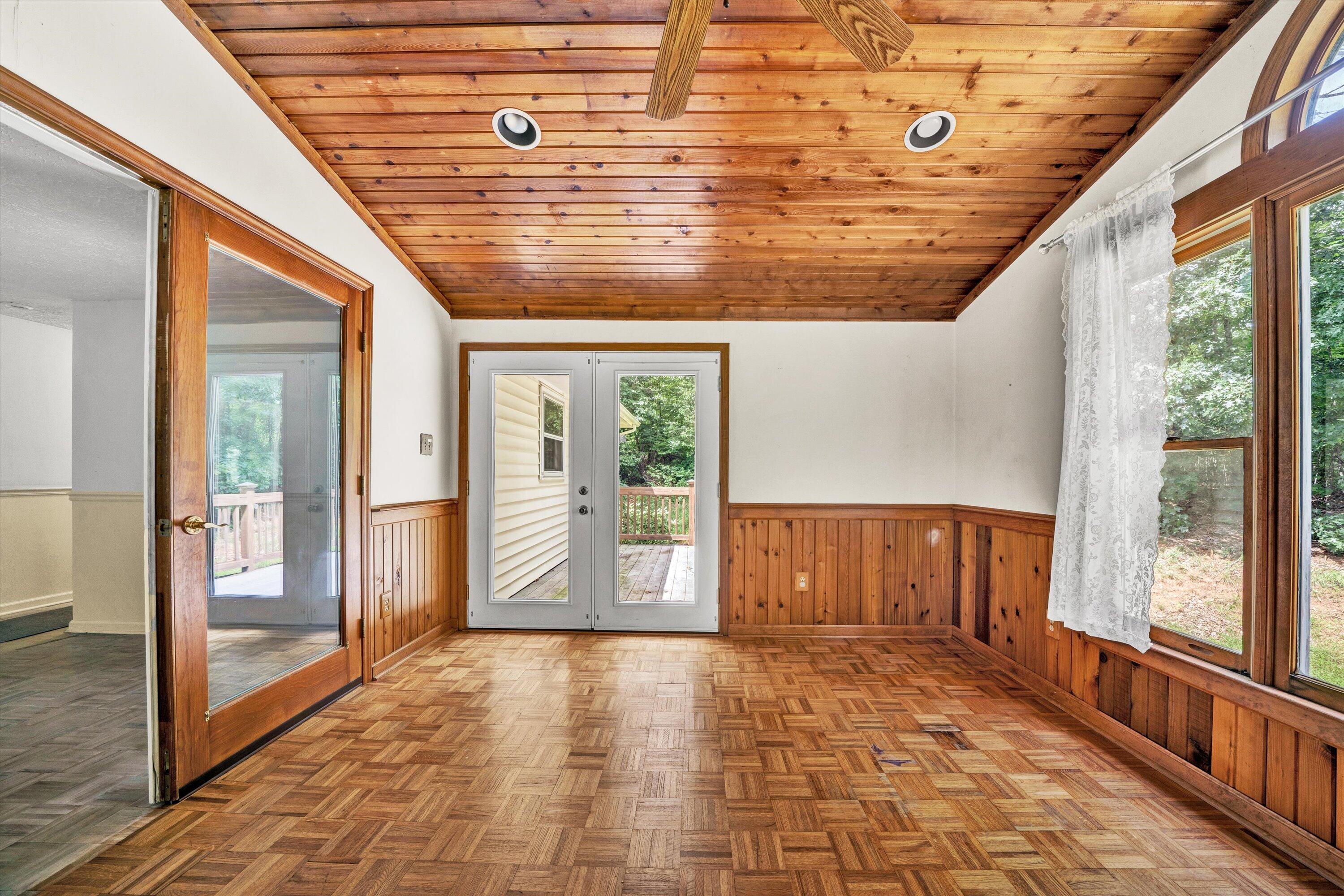5658 Callaway RD