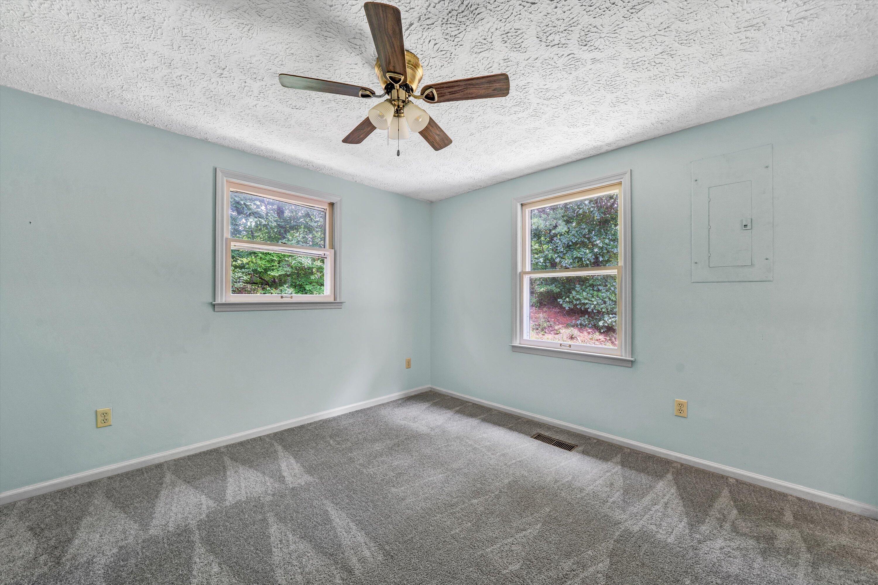 5658 Callaway RD