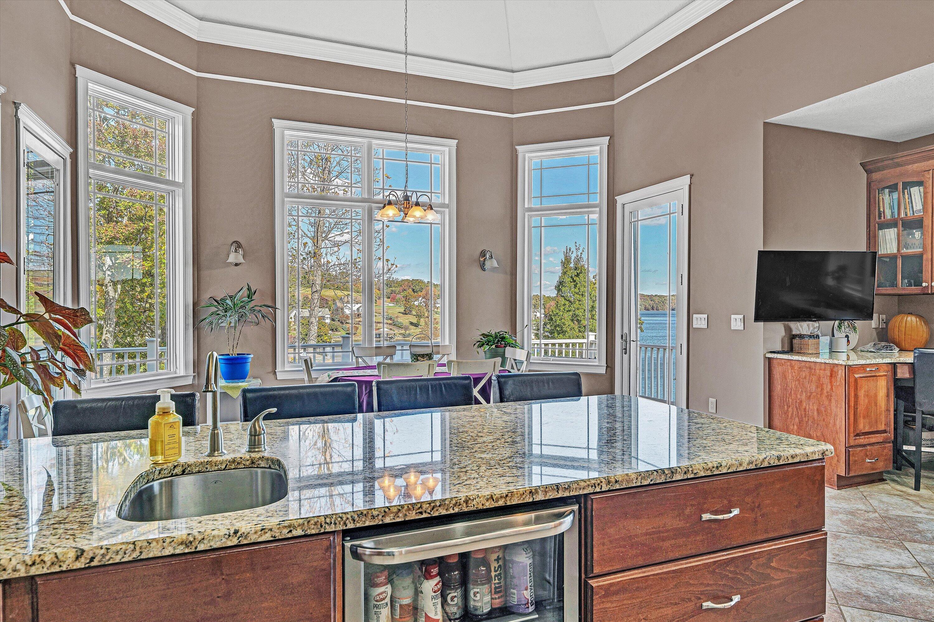 803 Compass Cove CIR