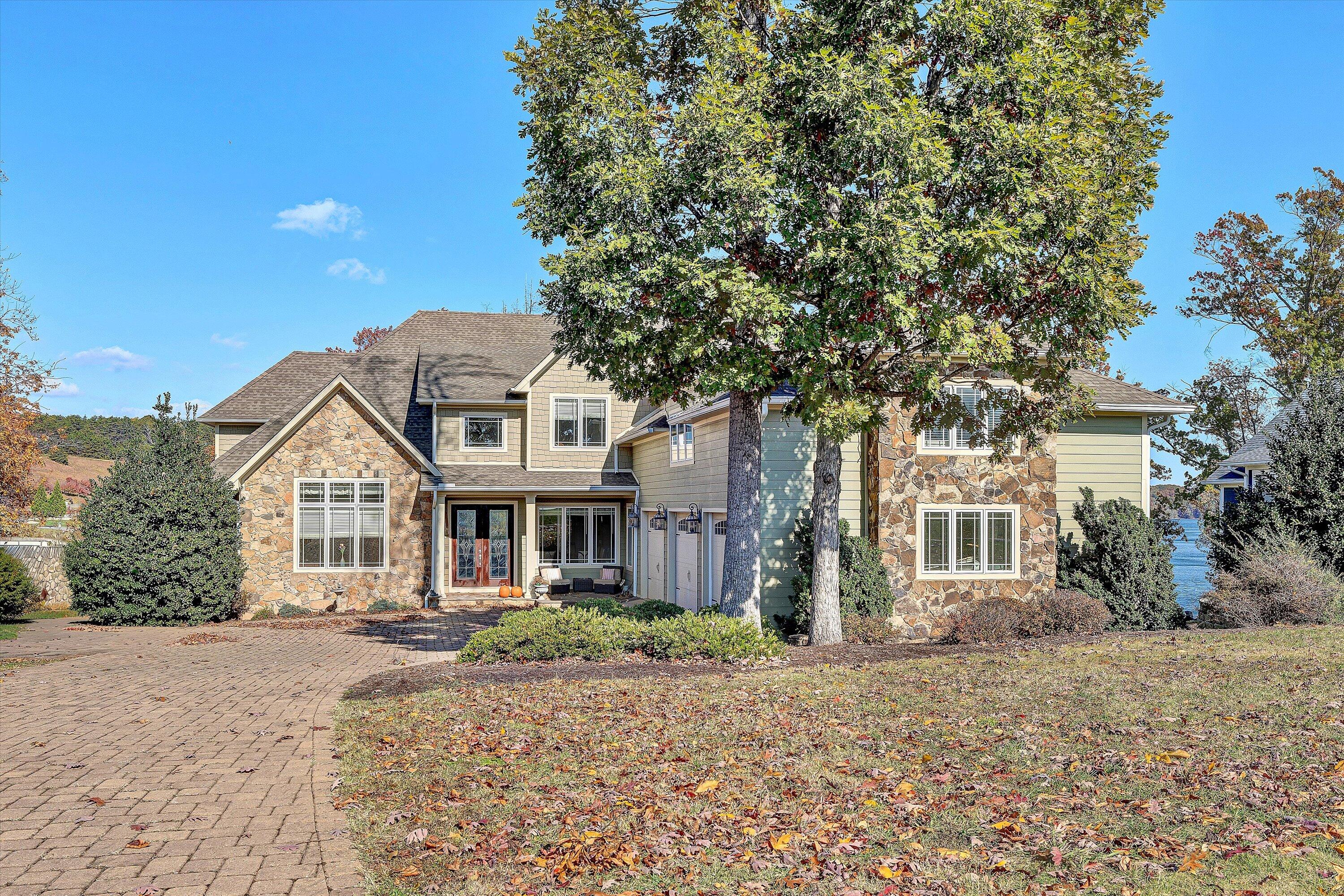 803 Compass Cove CIR