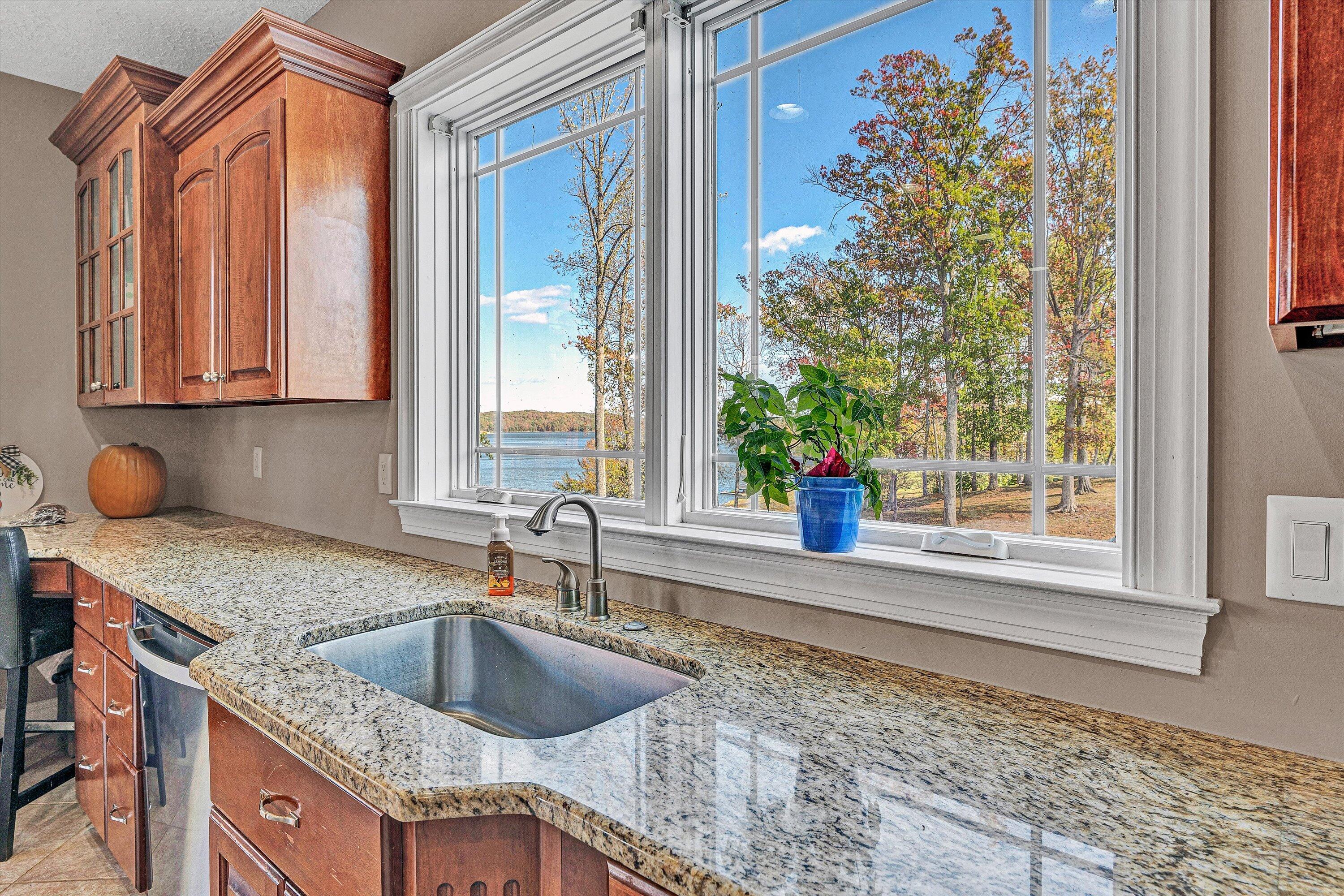 803 Compass Cove CIR