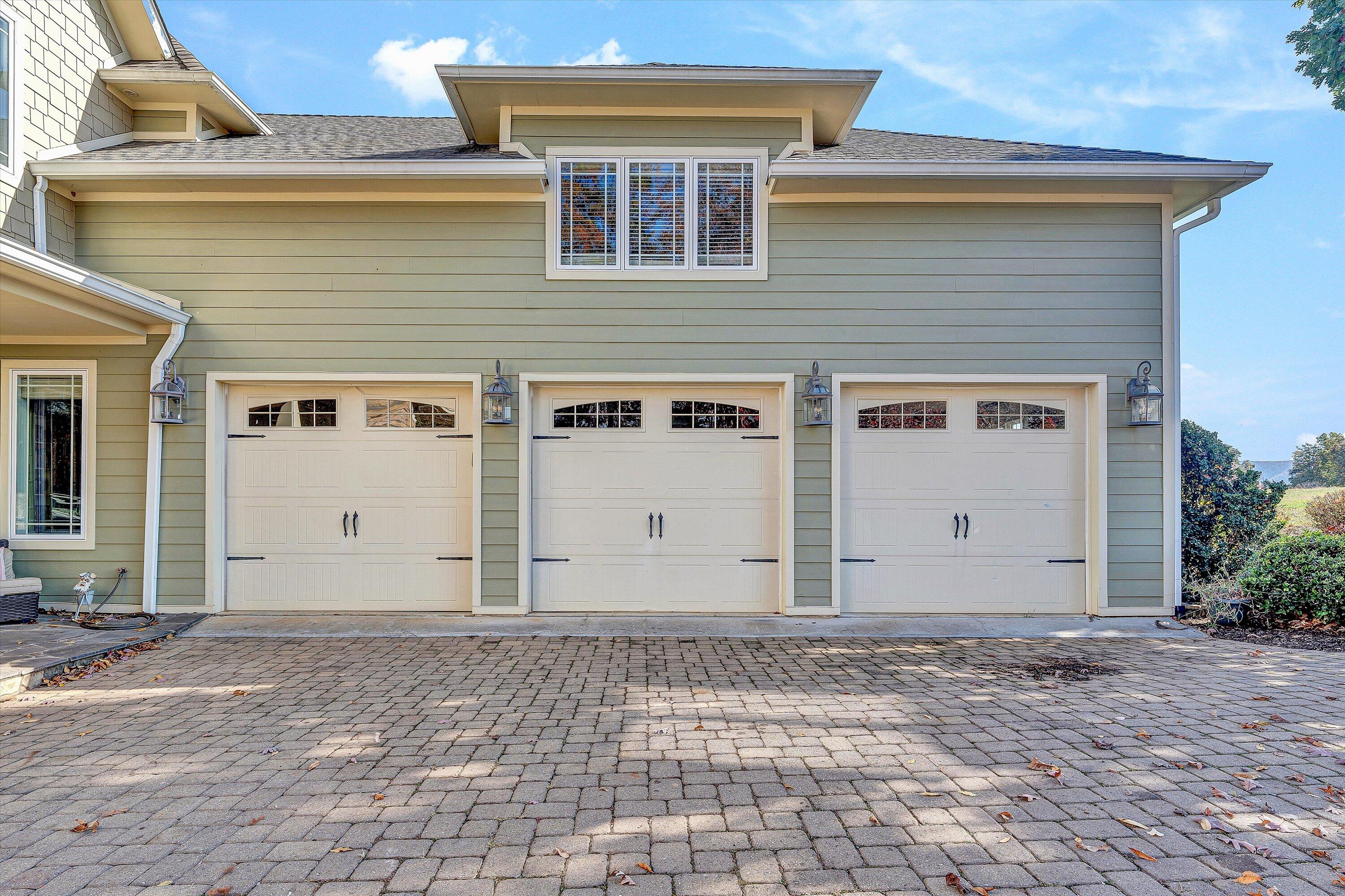 803 Compass Cove CIR