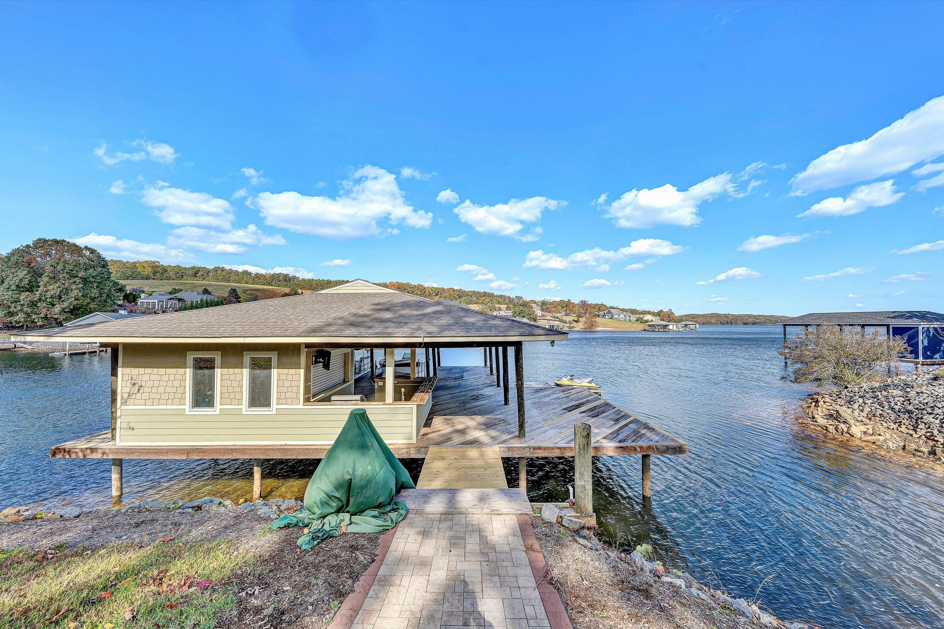 803 Compass Cove CIR