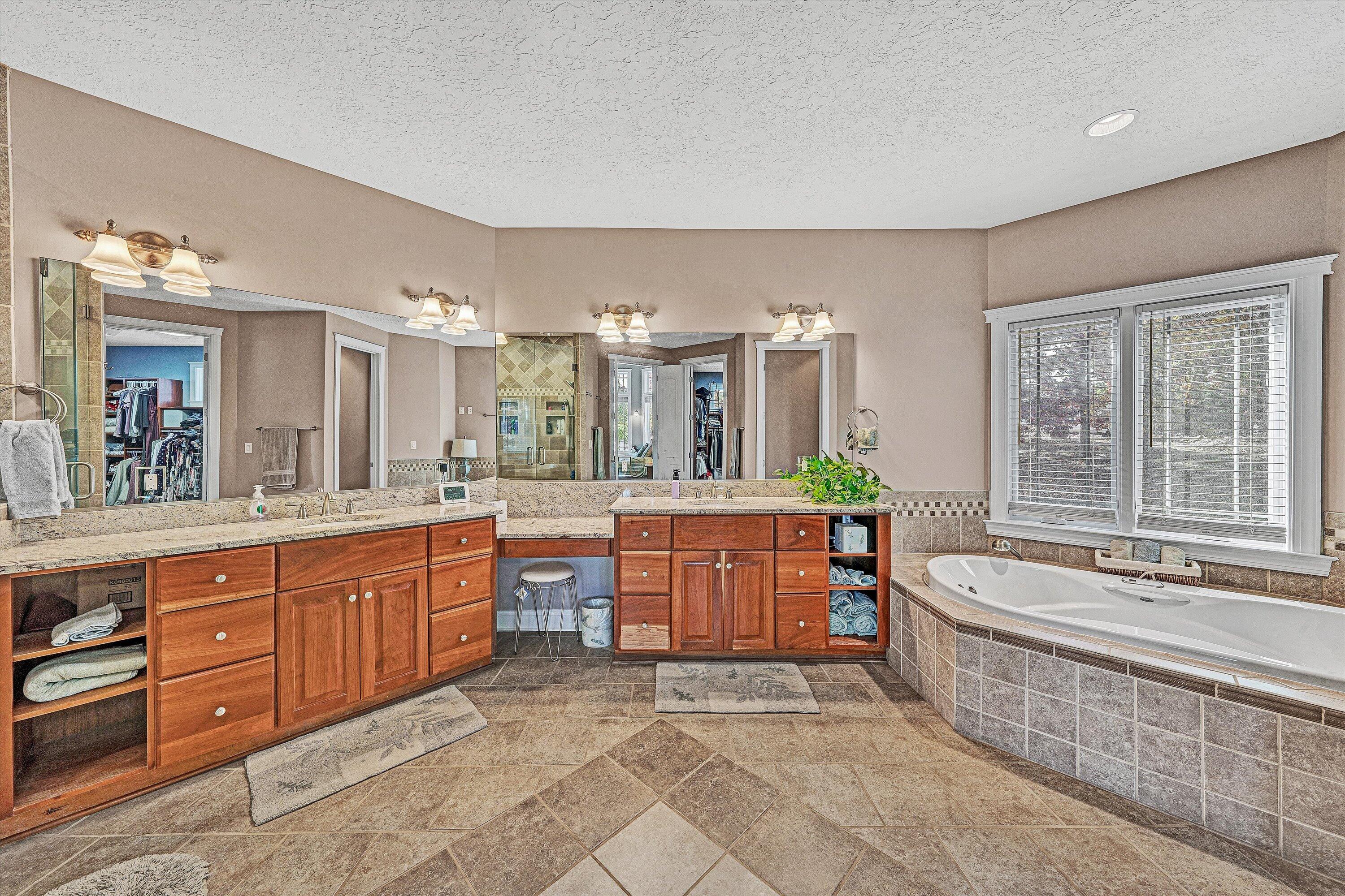 803 Compass Cove CIR