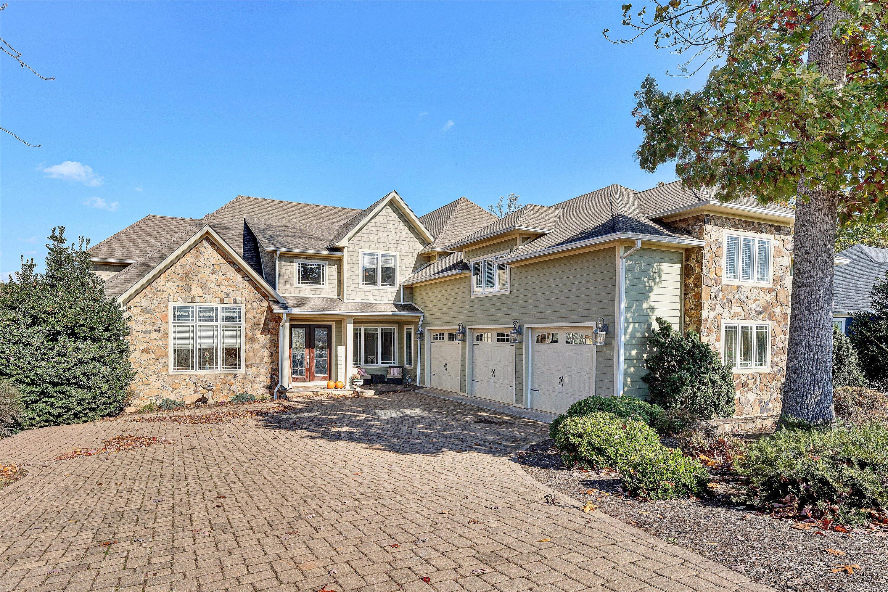 803 Compass Cove CIR