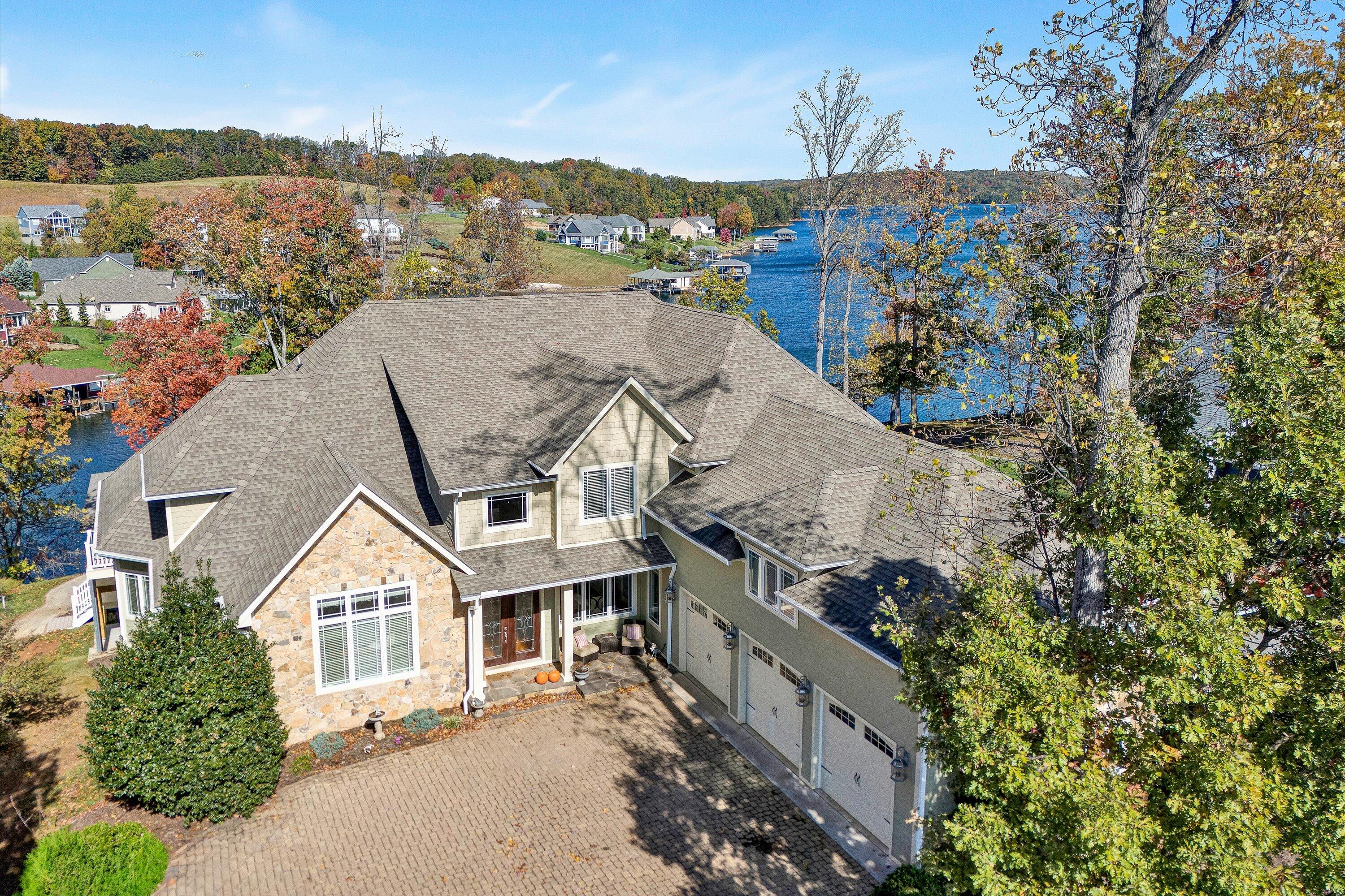 803 Compass Cove CIR
