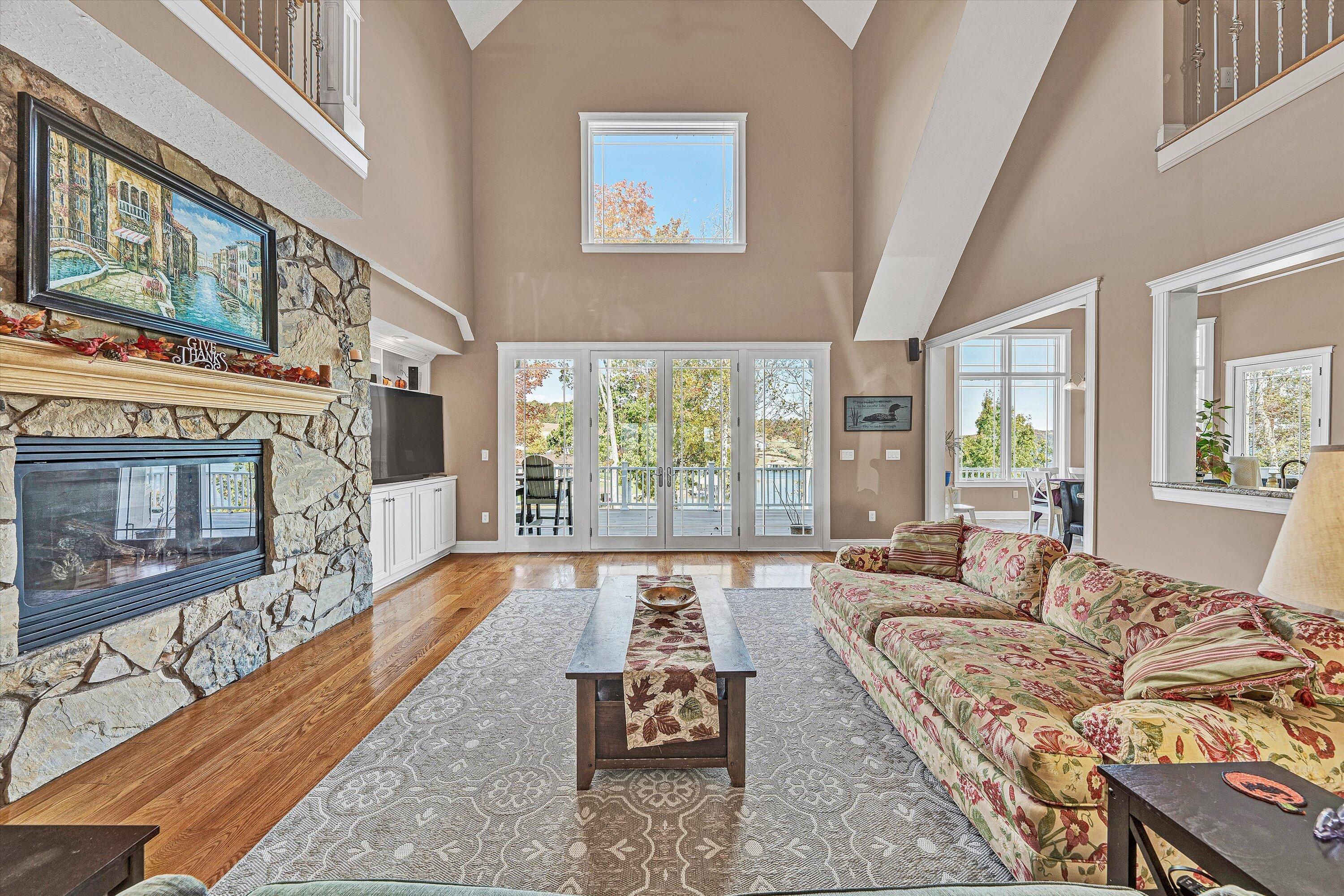 803 Compass Cove CIR