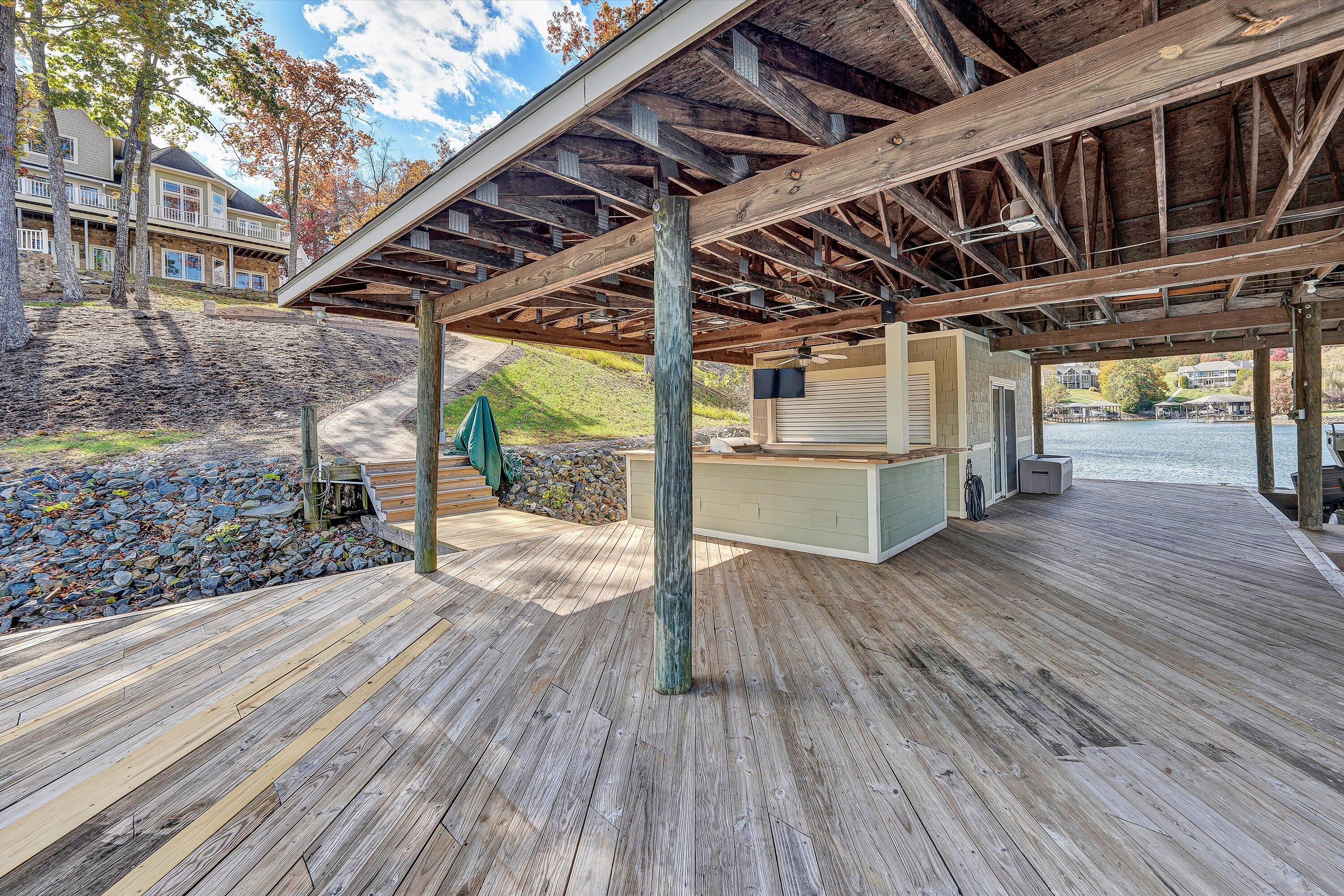 803 Compass Cove CIR