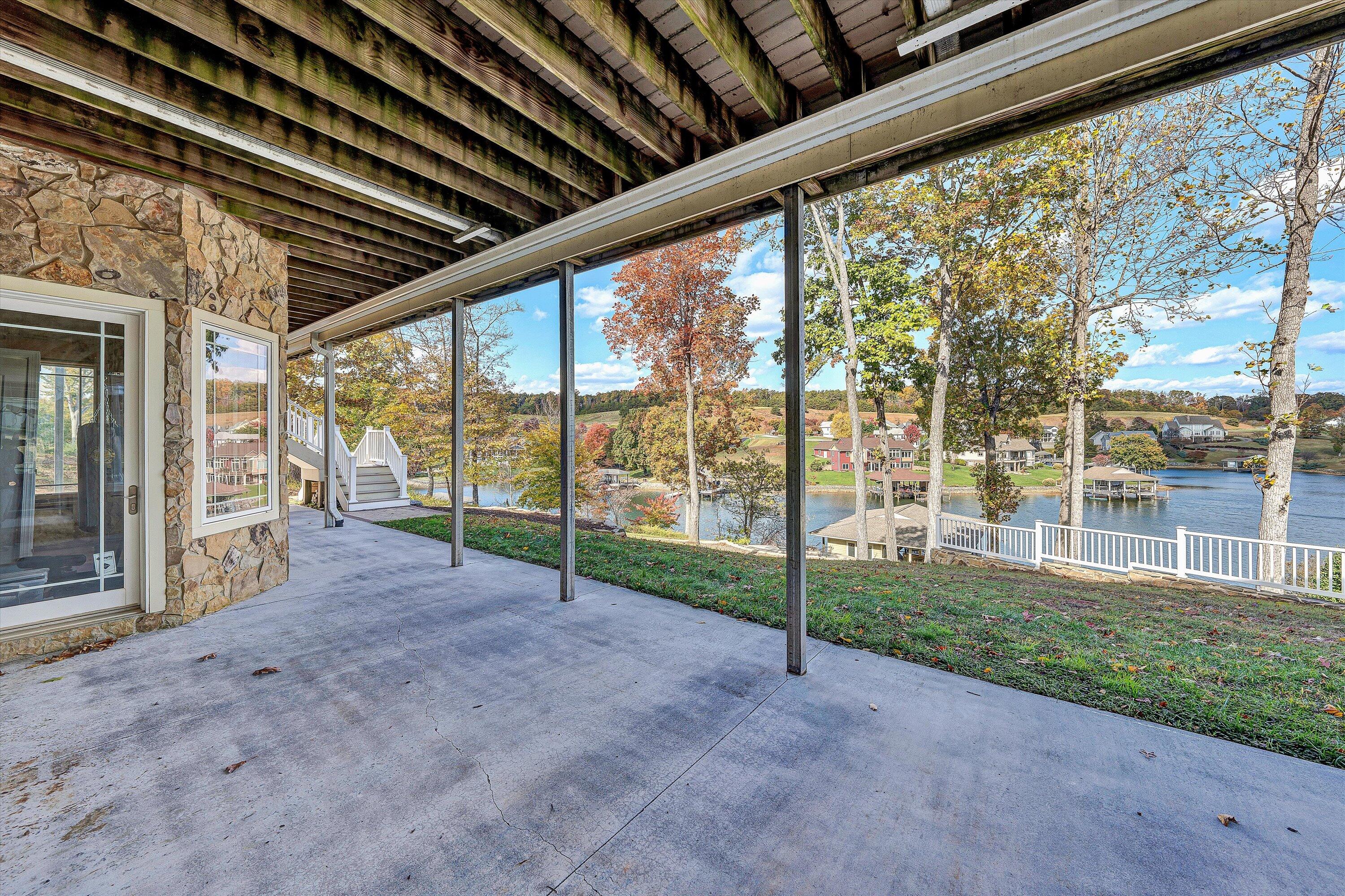 803 Compass Cove CIR