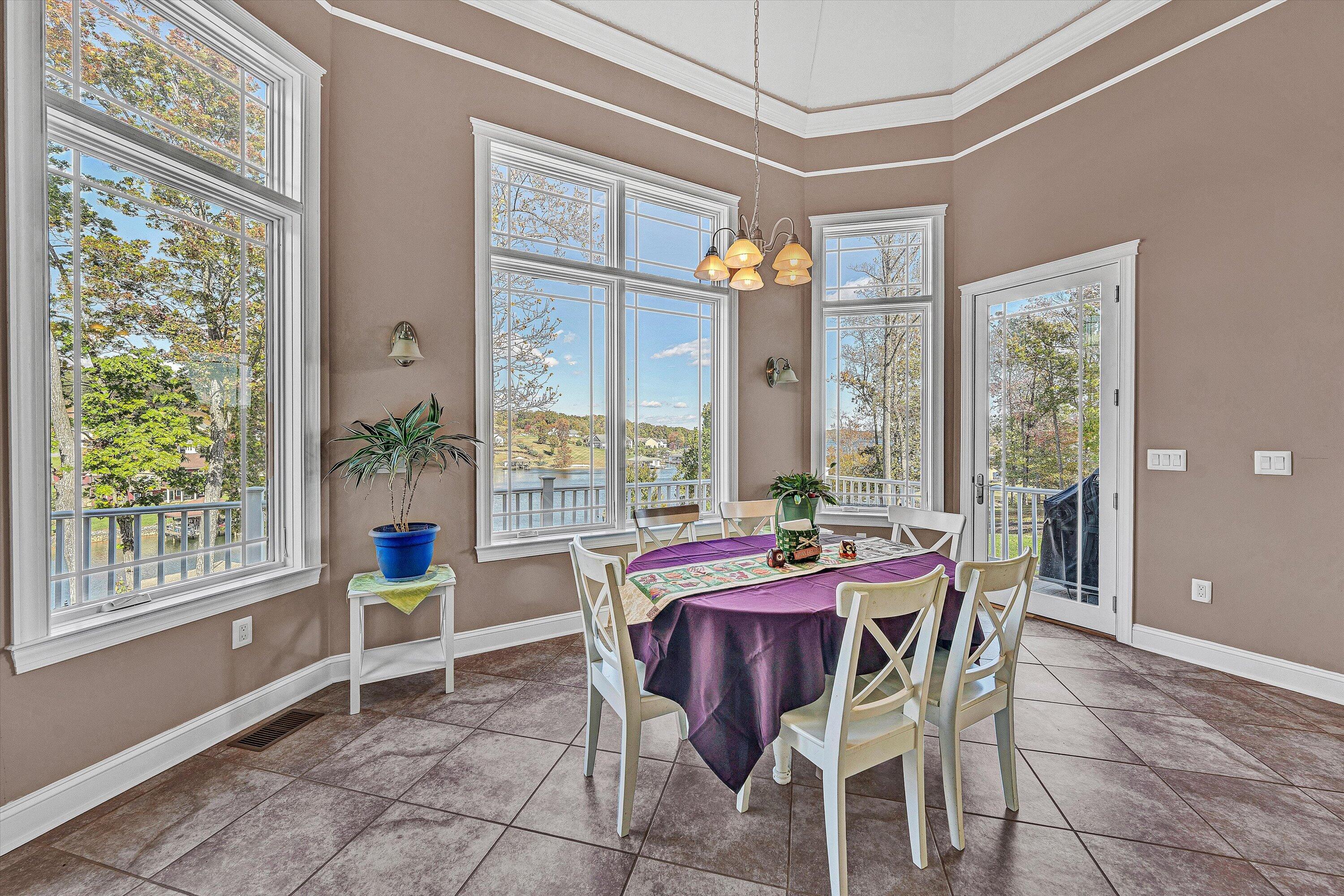 803 Compass Cove CIR