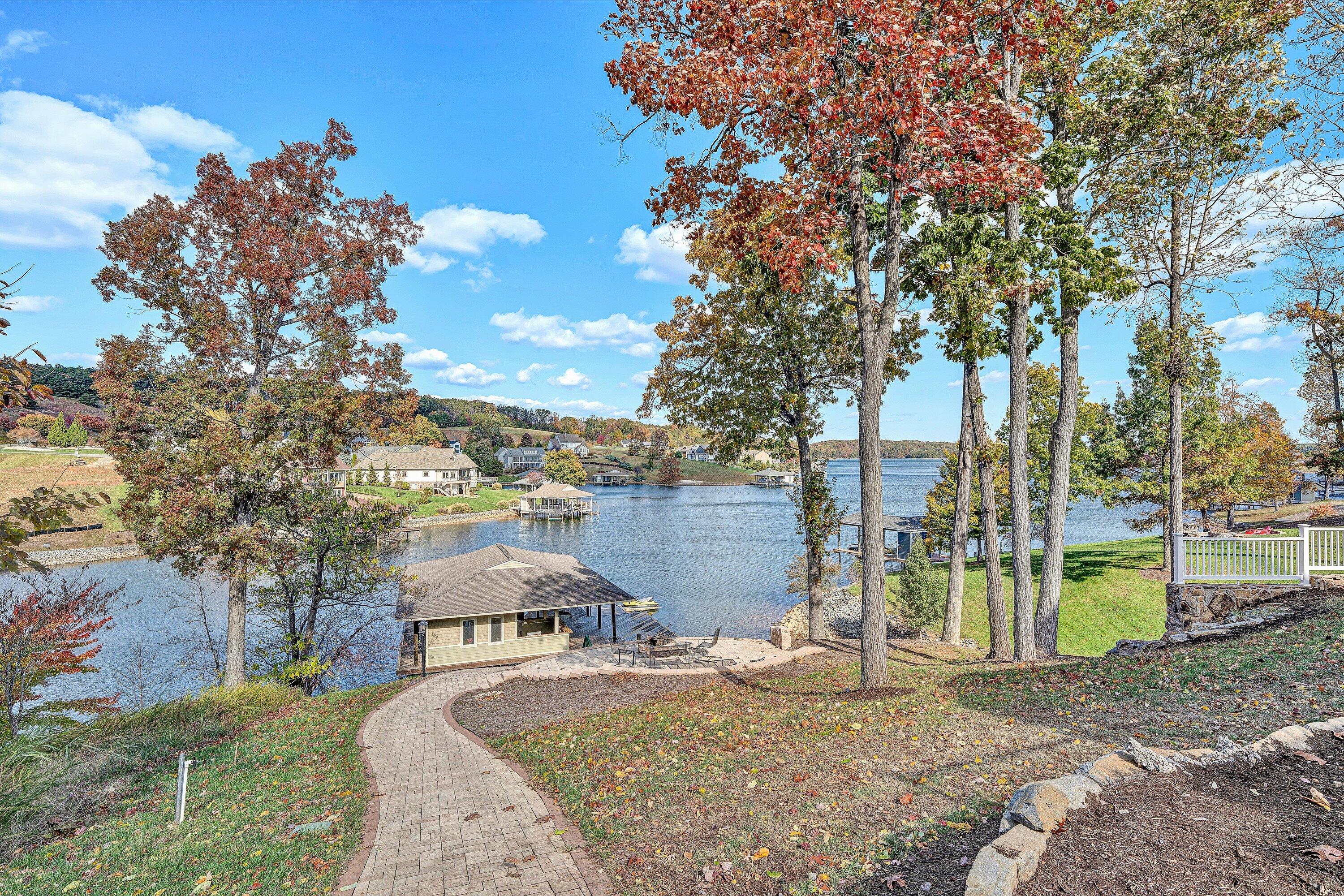 803 Compass Cove CIR