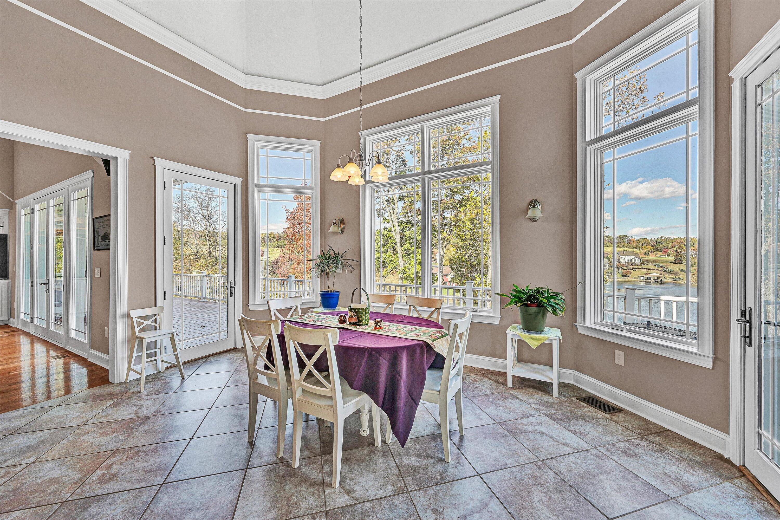 803 Compass Cove CIR