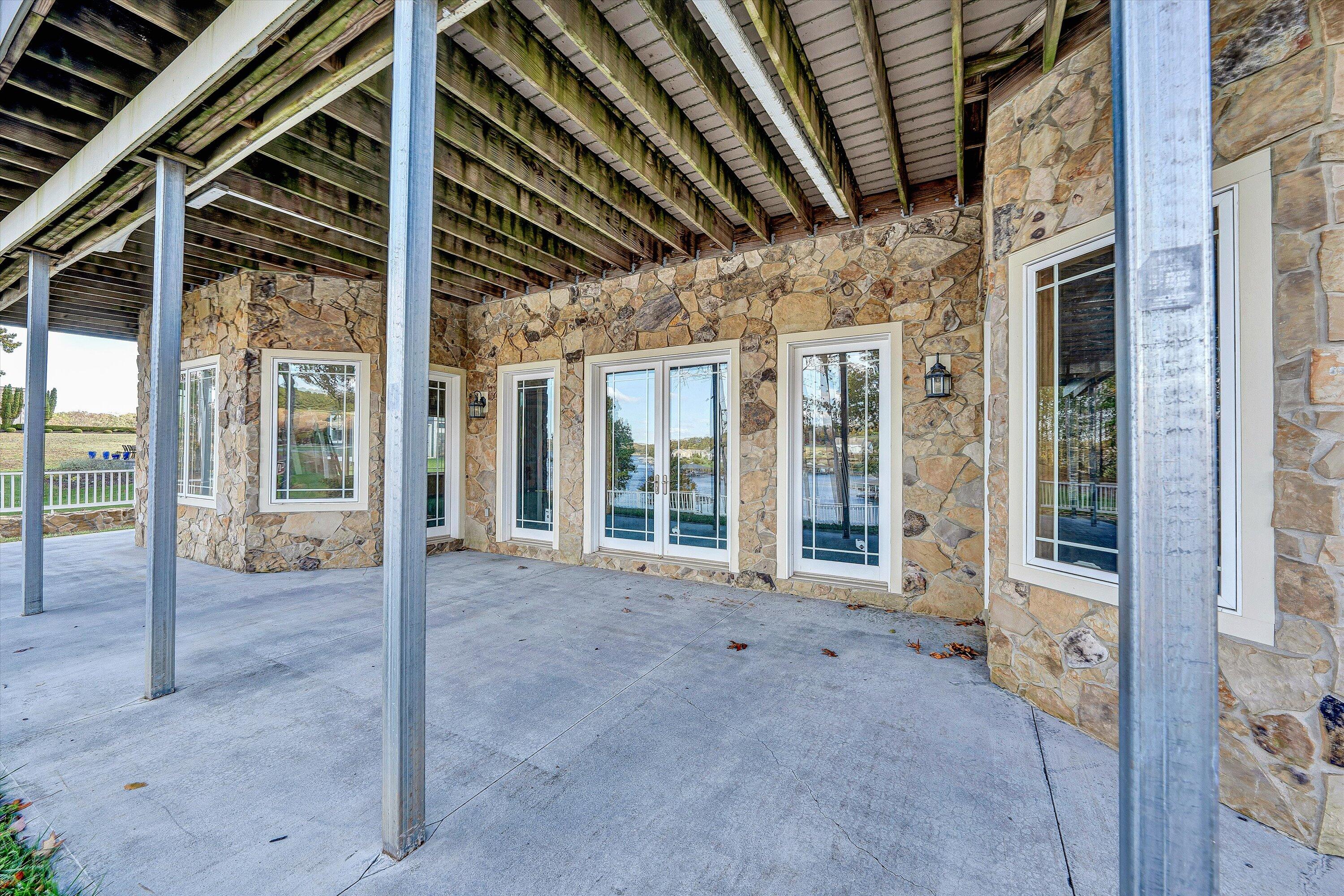 803 Compass Cove CIR