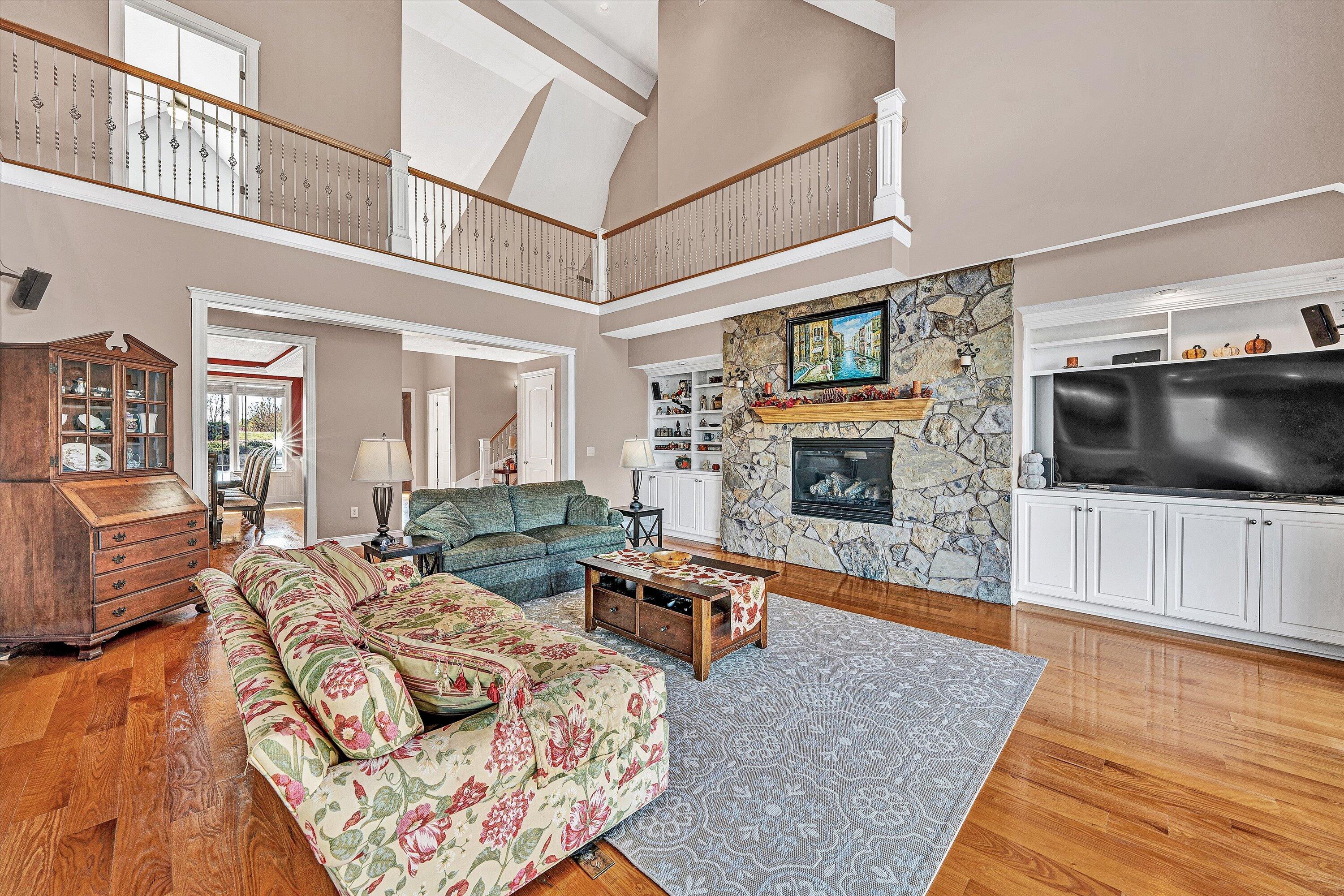 803 Compass Cove CIR