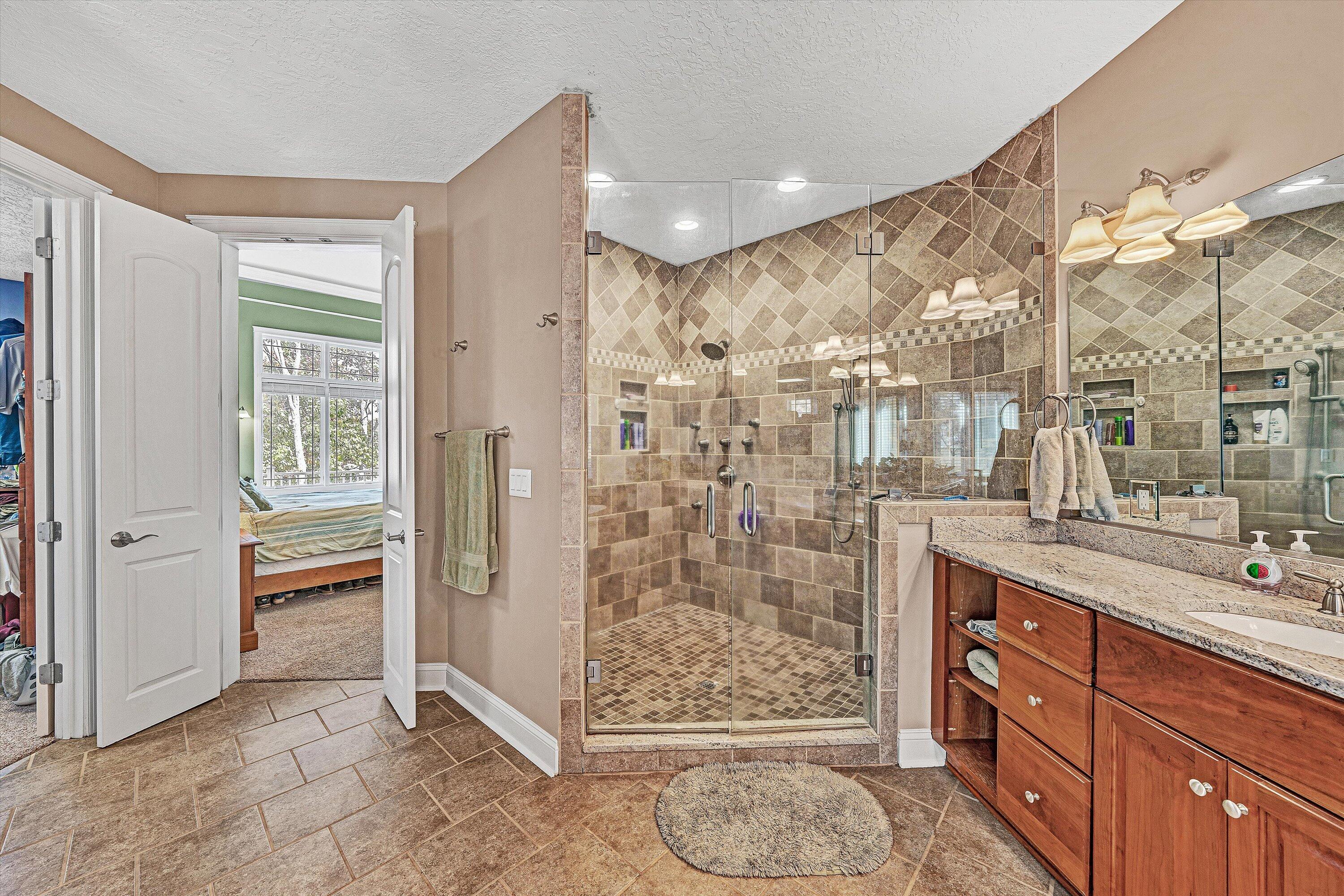 803 Compass Cove CIR