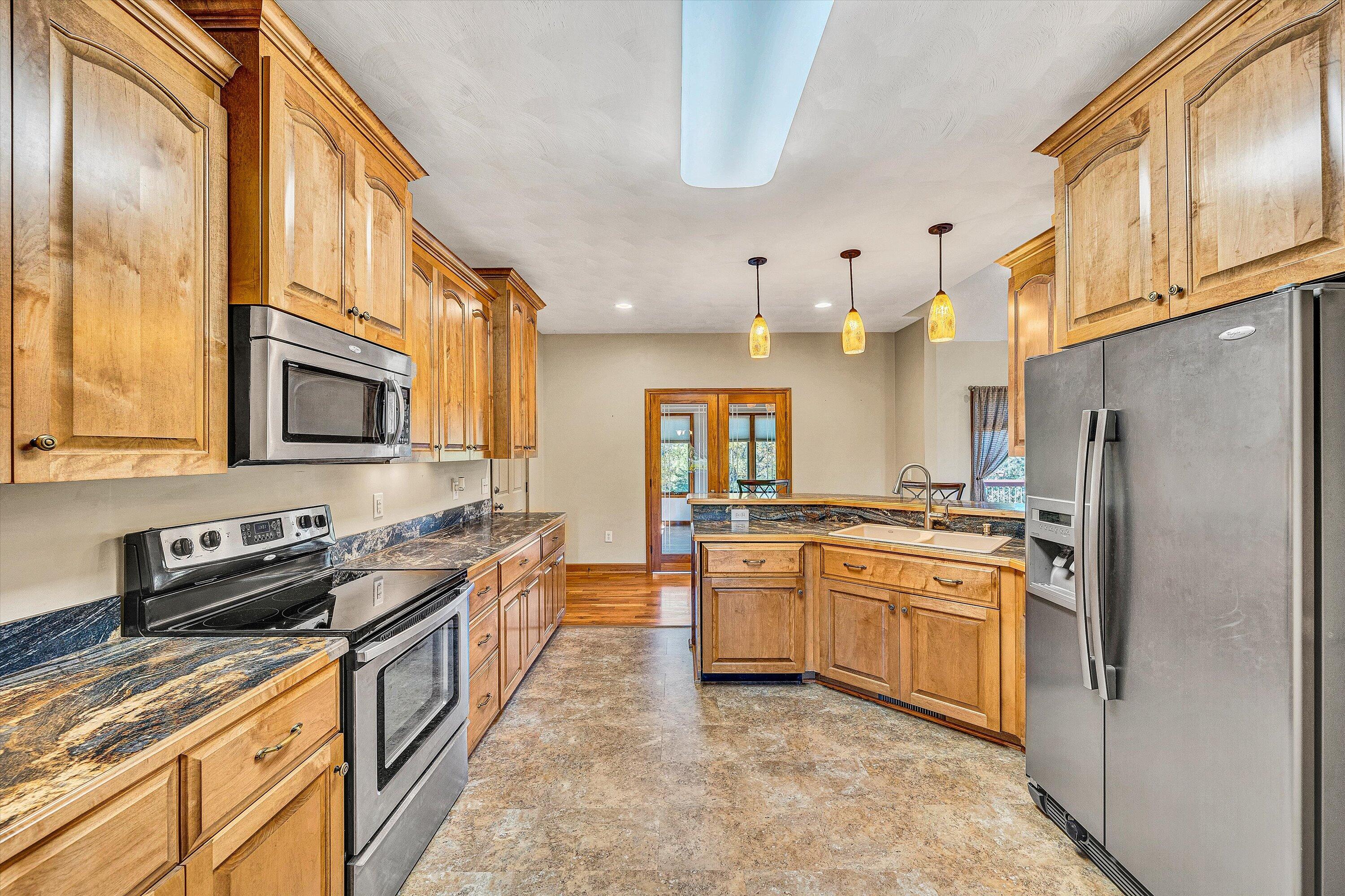 196 Halsey CT