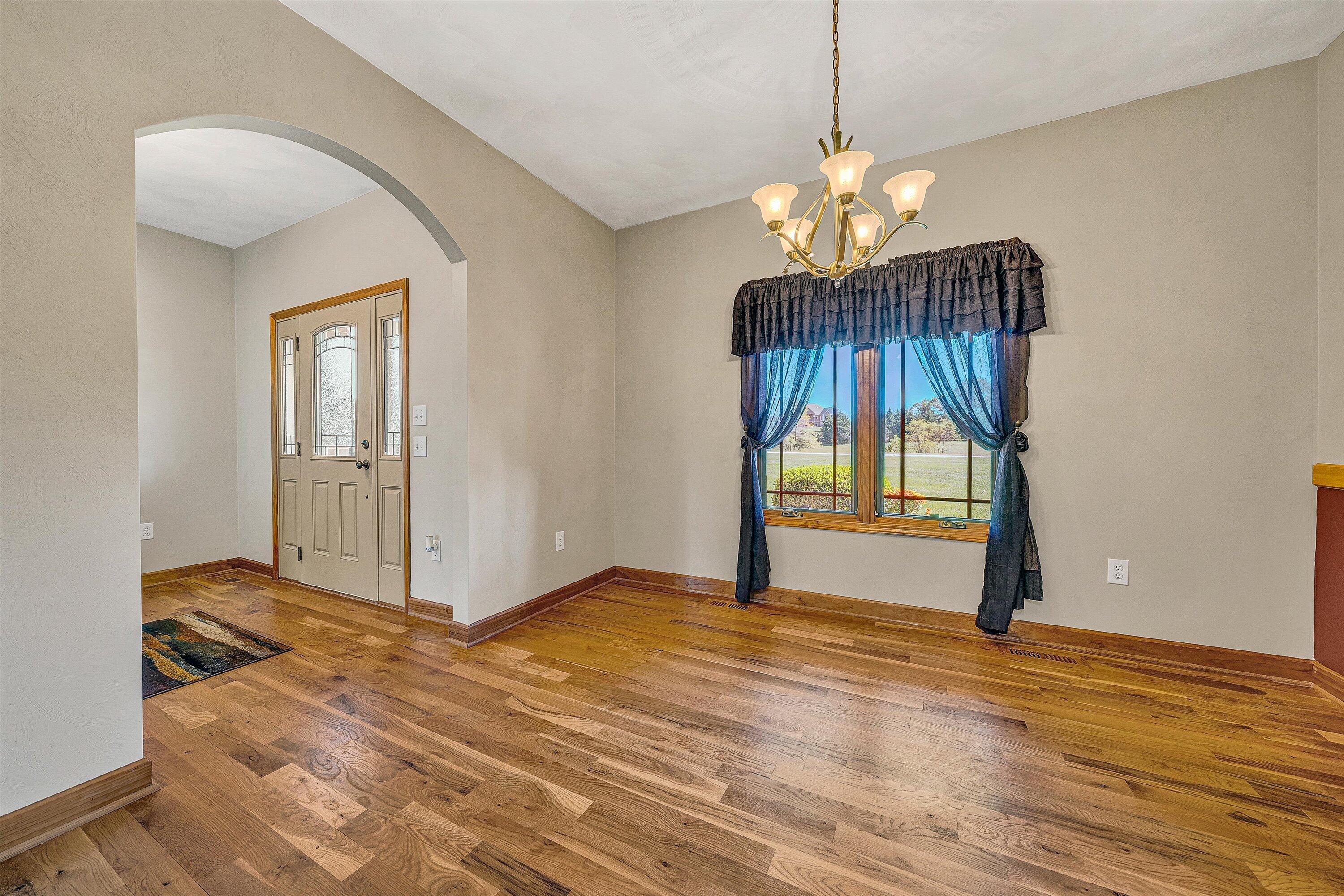 196 Halsey CT