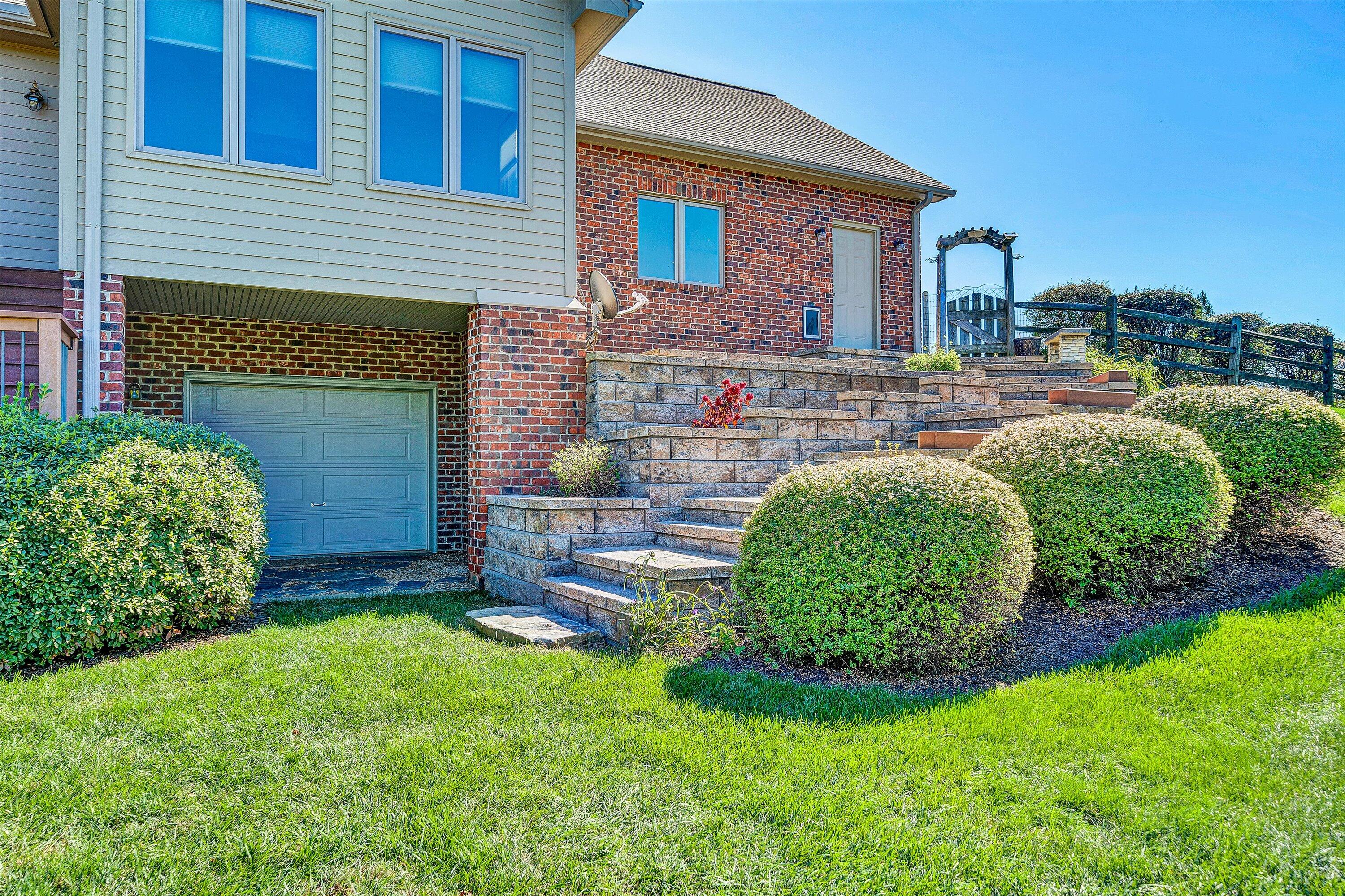 196 Halsey CT