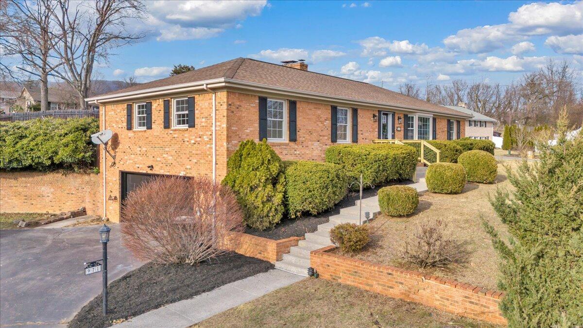 971 Stonegate DR