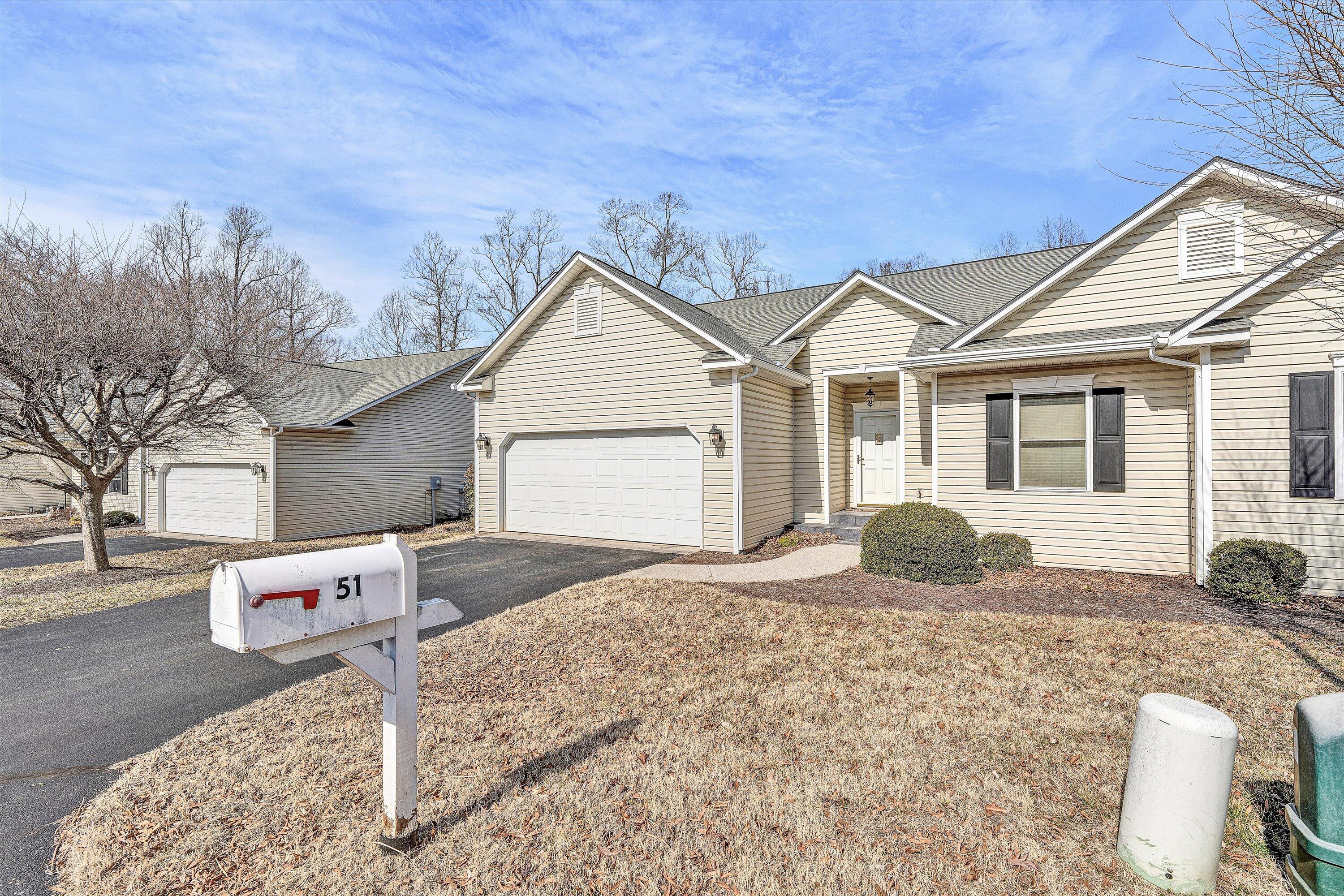 51 Fairway Oaks DR Unit: 8