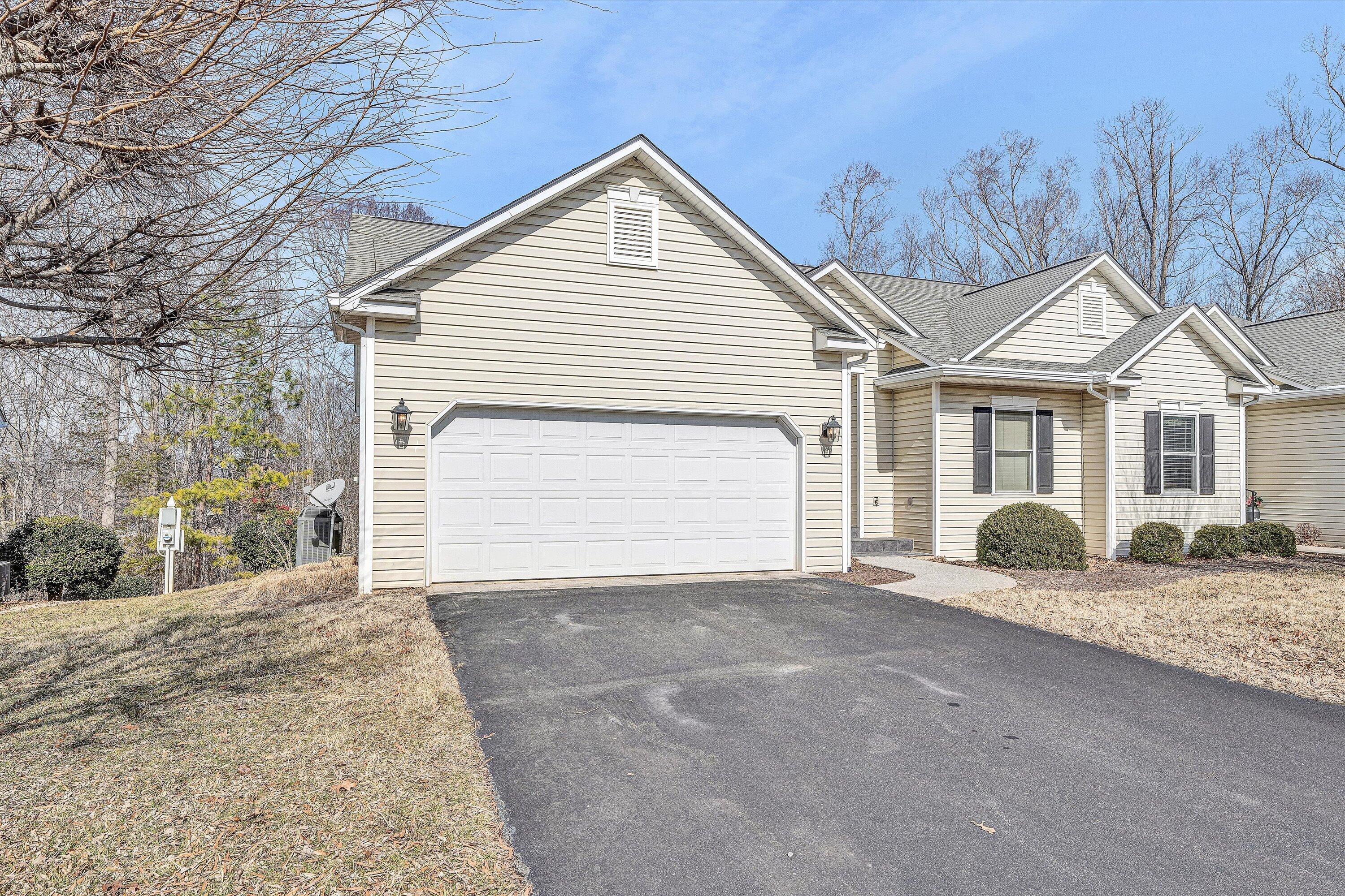 51 Fairway Oaks DR Unit: 8