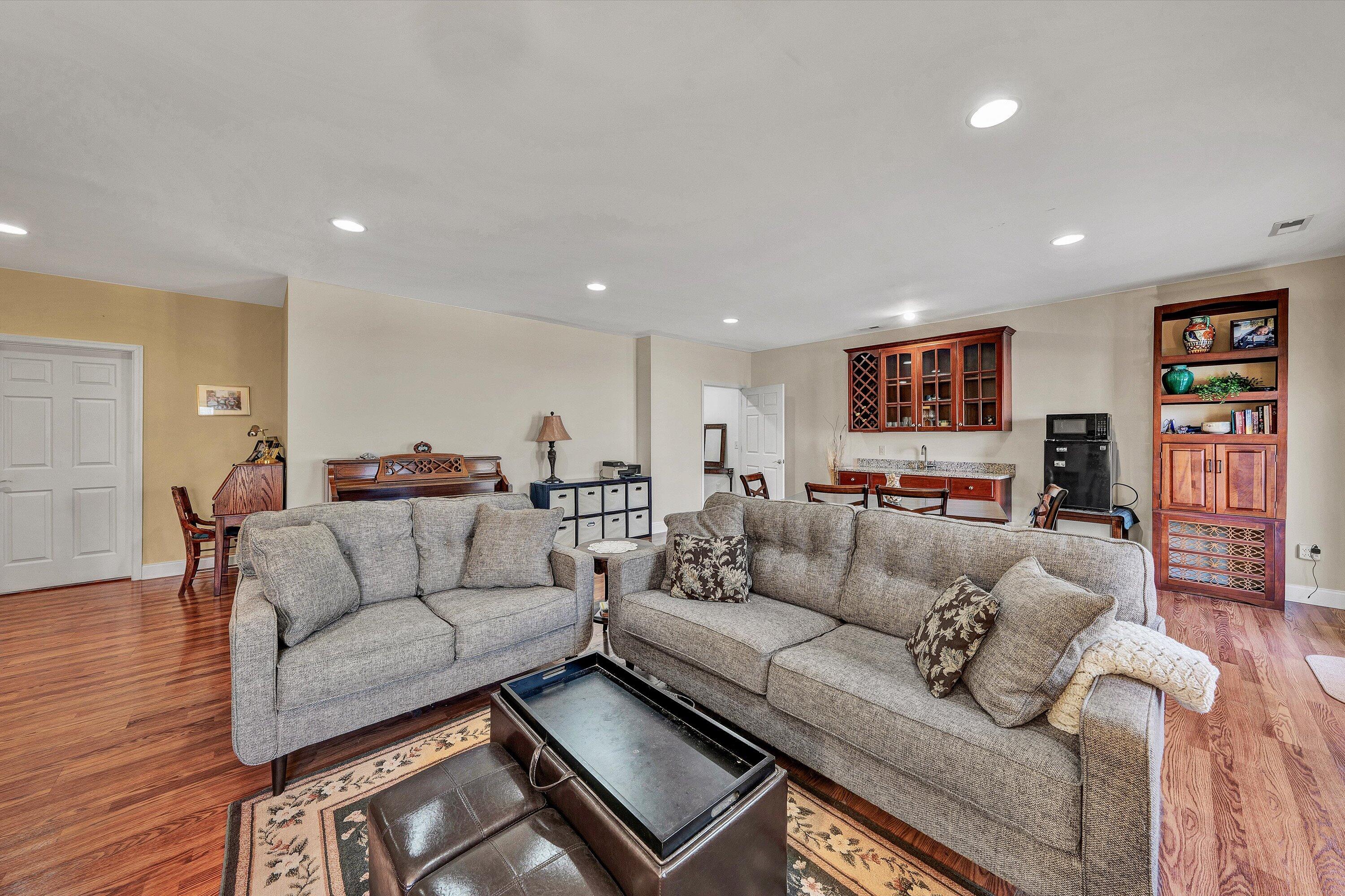 51 Fairway Oaks DR Unit: 8
