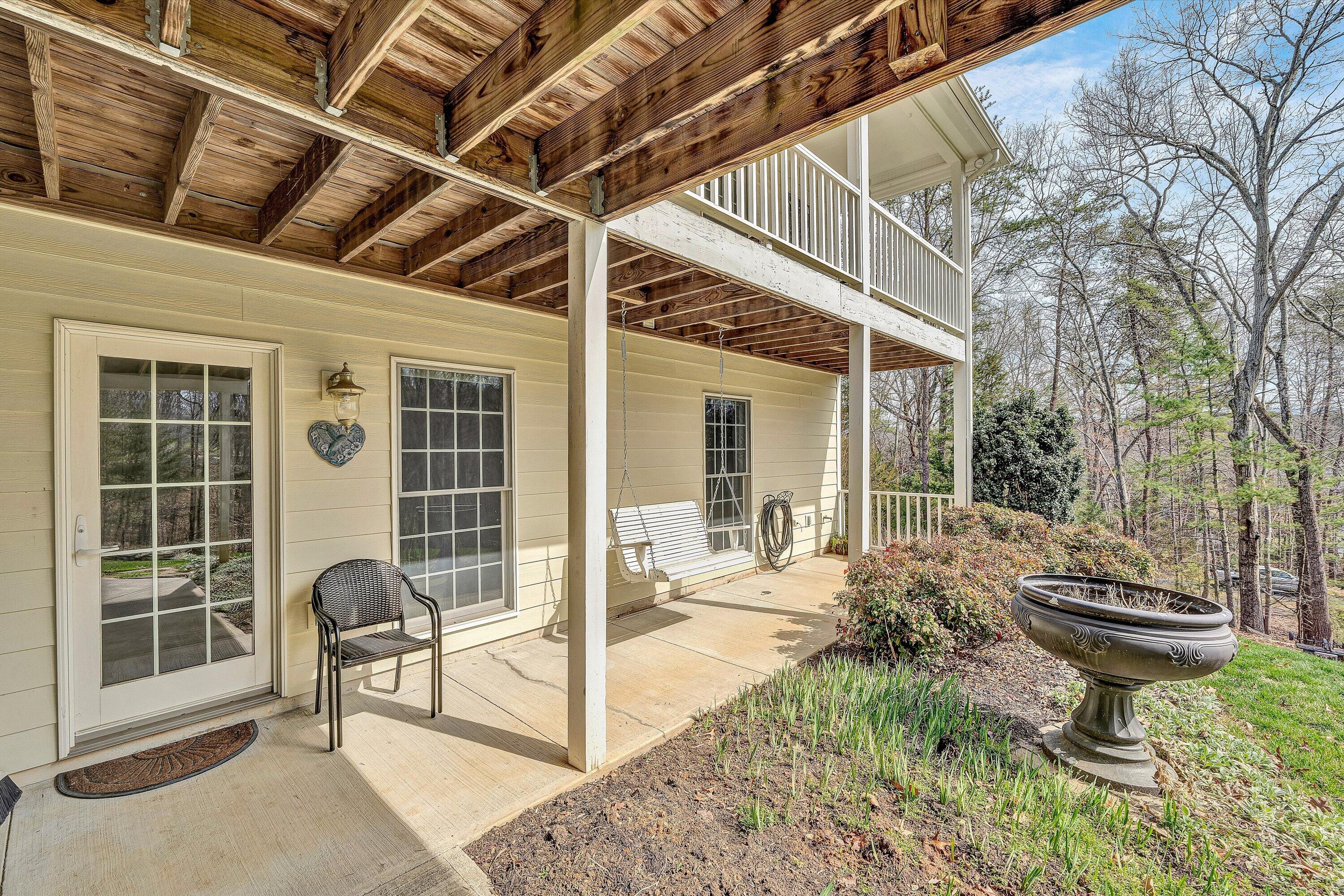 20 South Pointe LN