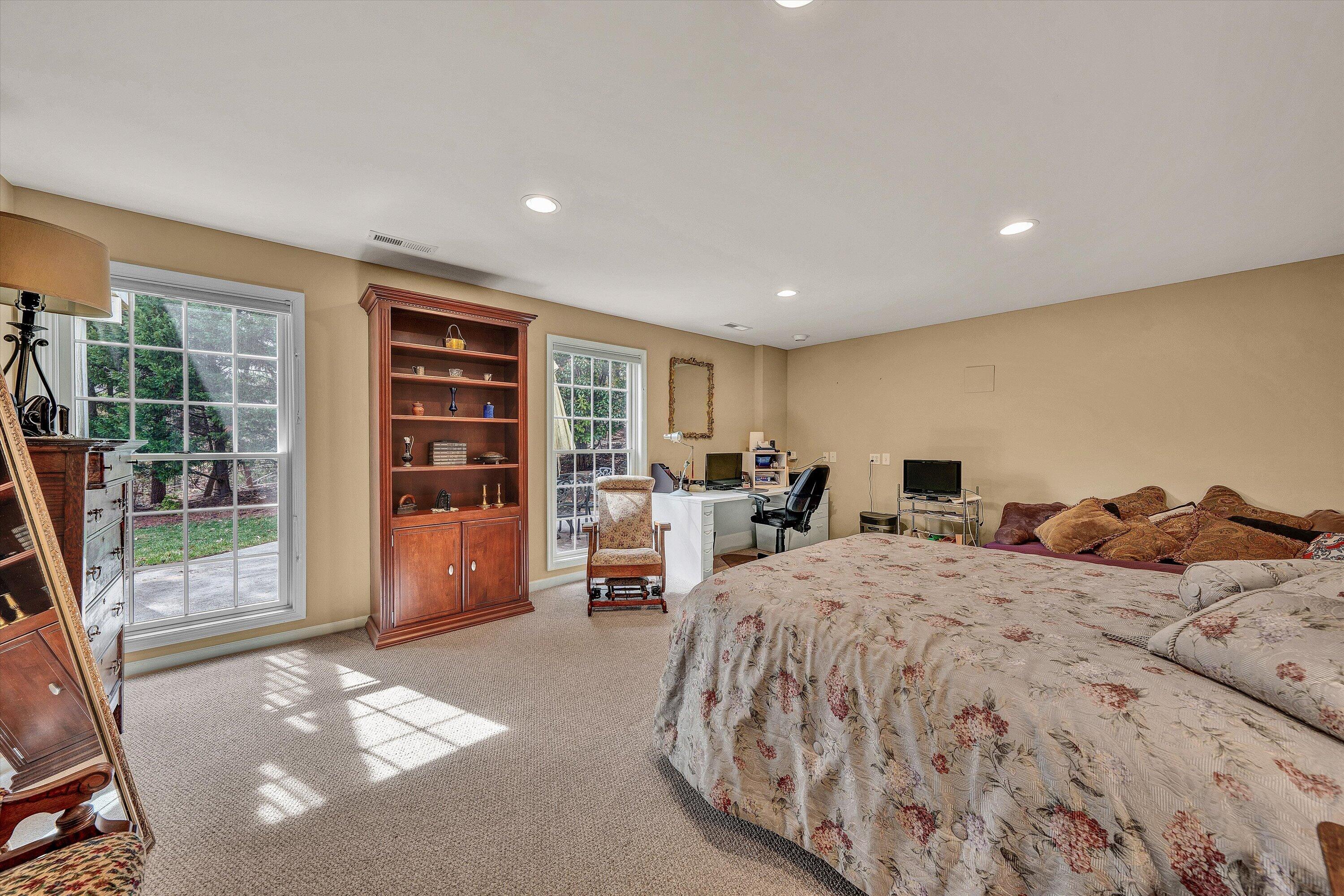 20 South Pointe LN