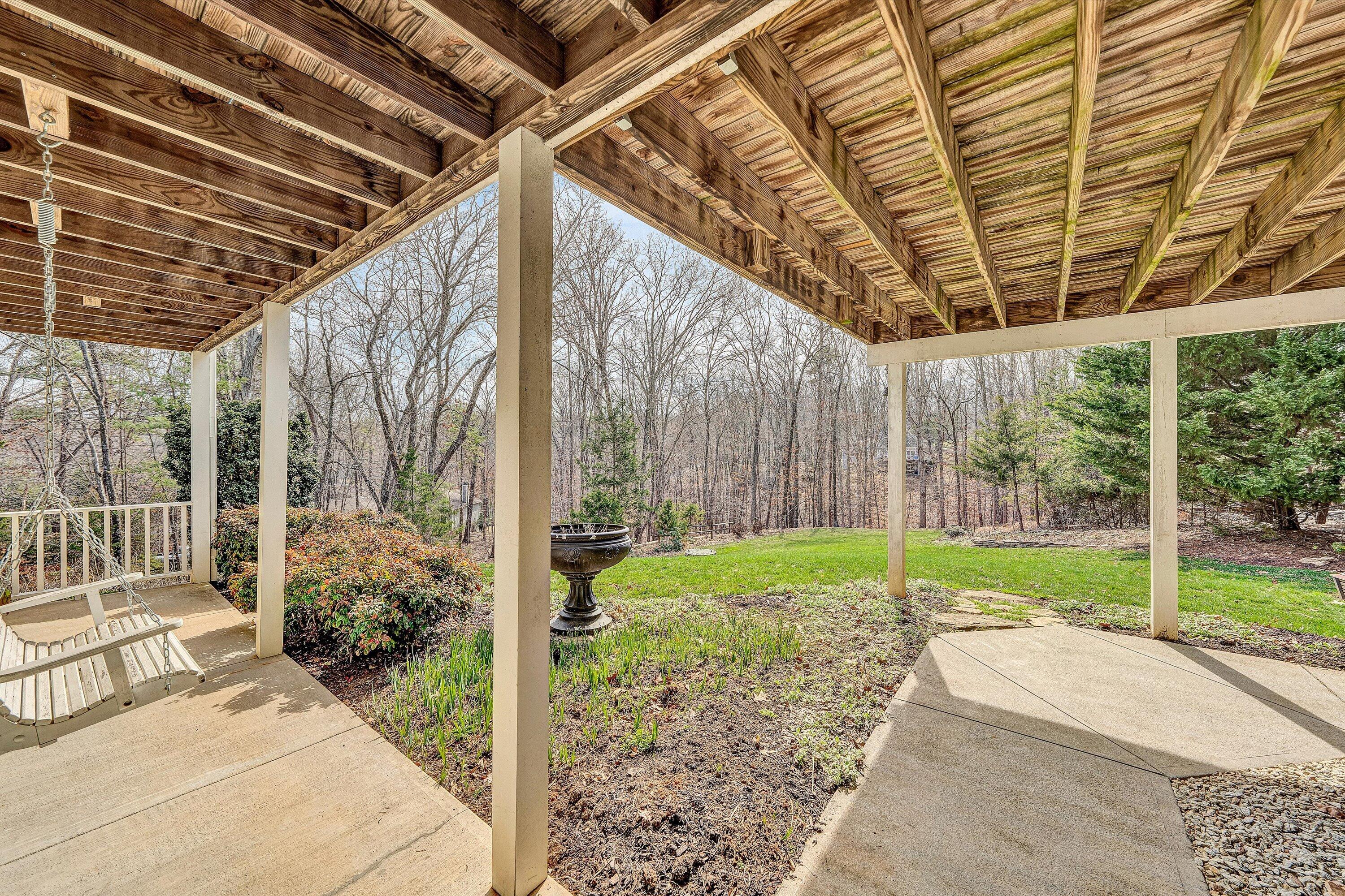20 South Pointe LN