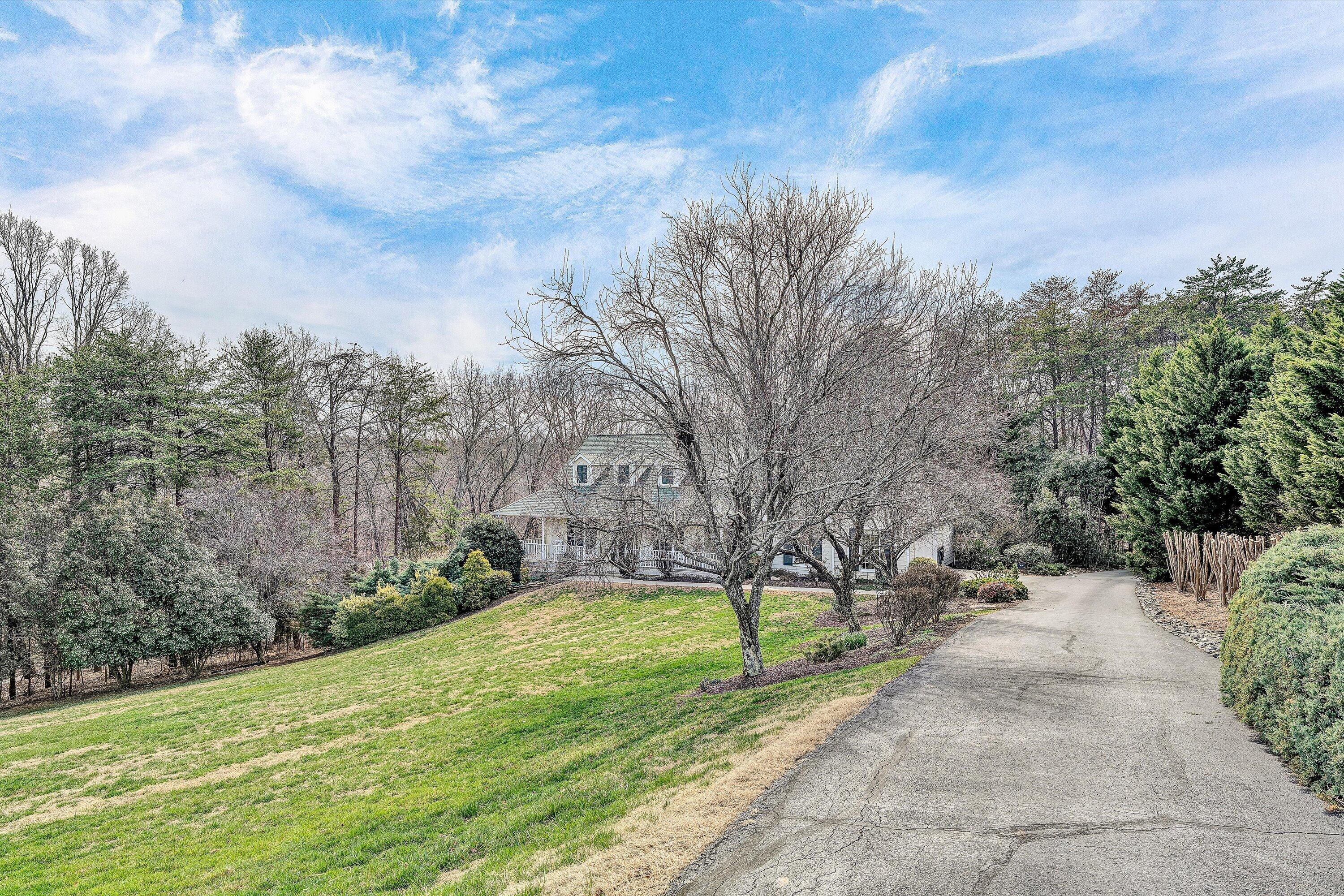 20 South Pointe LN