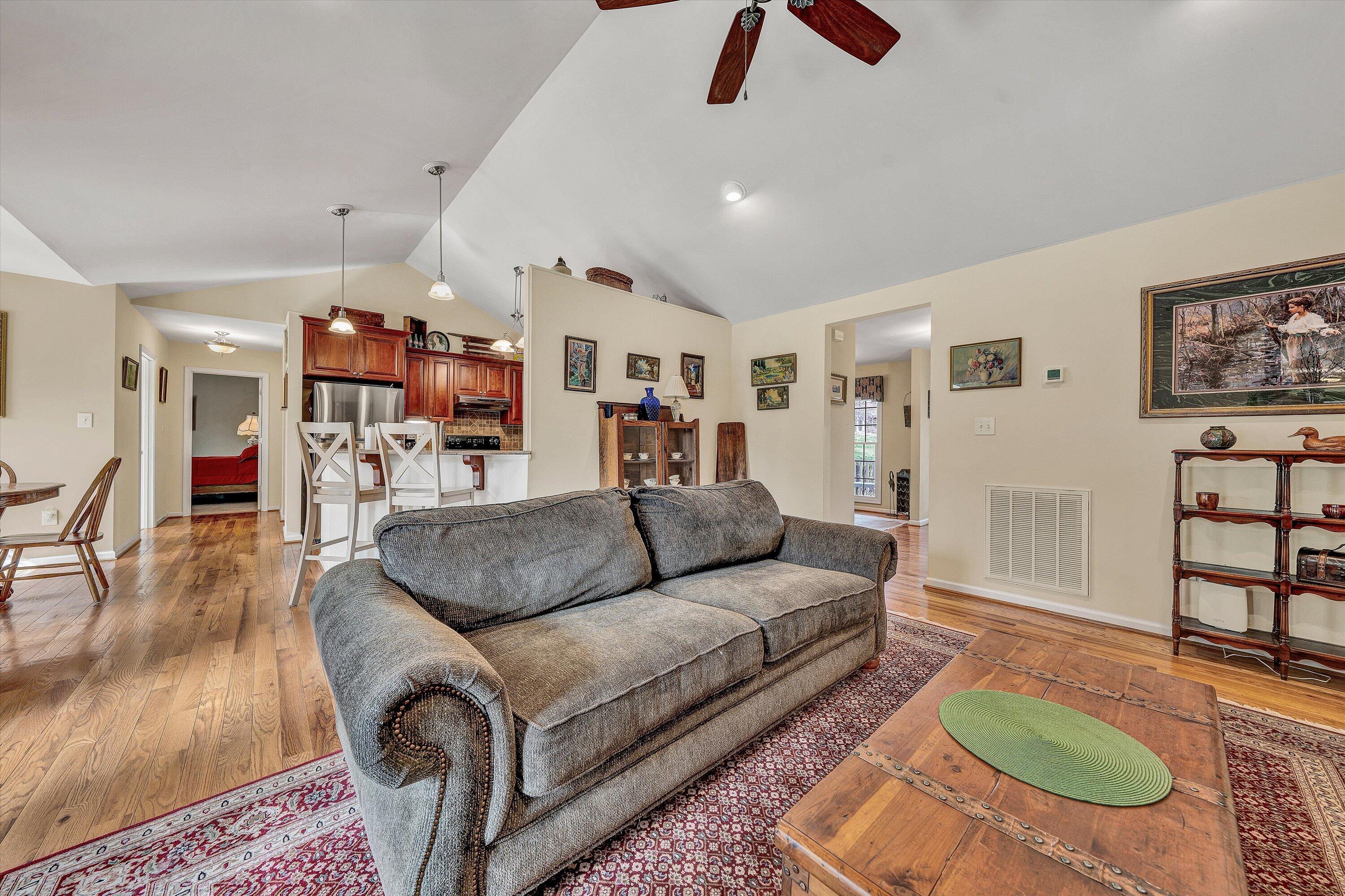 20 South Pointe LN